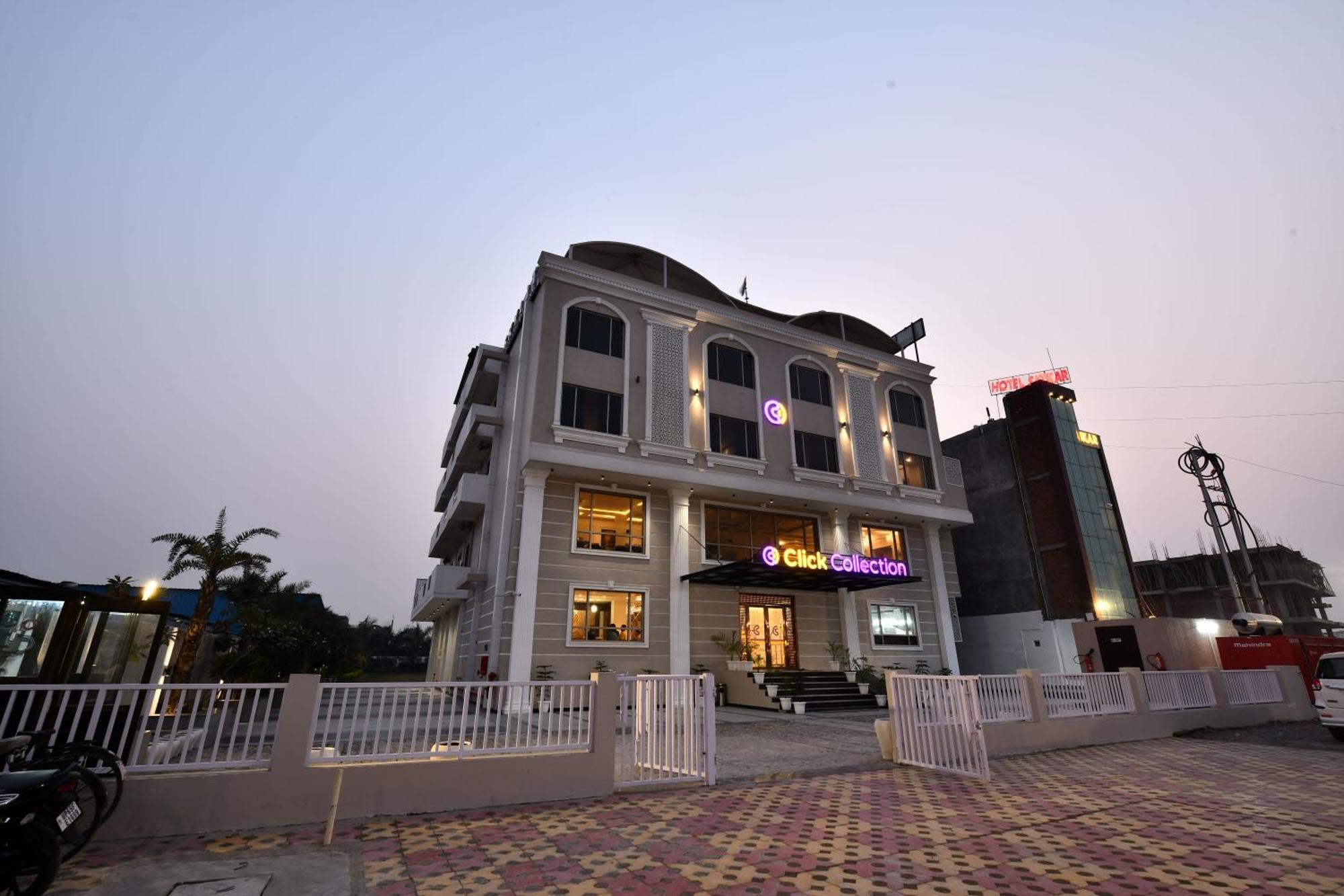 Click Collection Grand Gateway 4* Varanasi