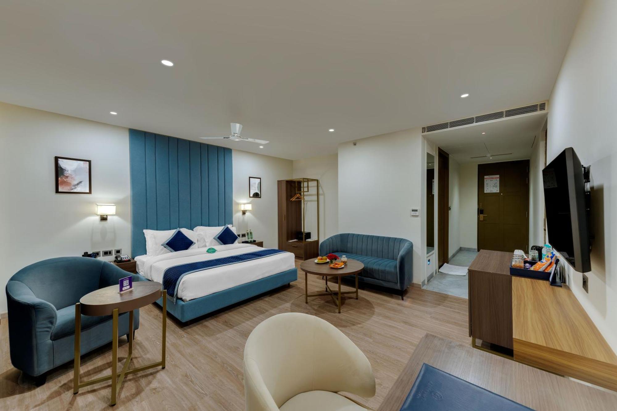 Click Collection Grand Gateway Hotel 4*