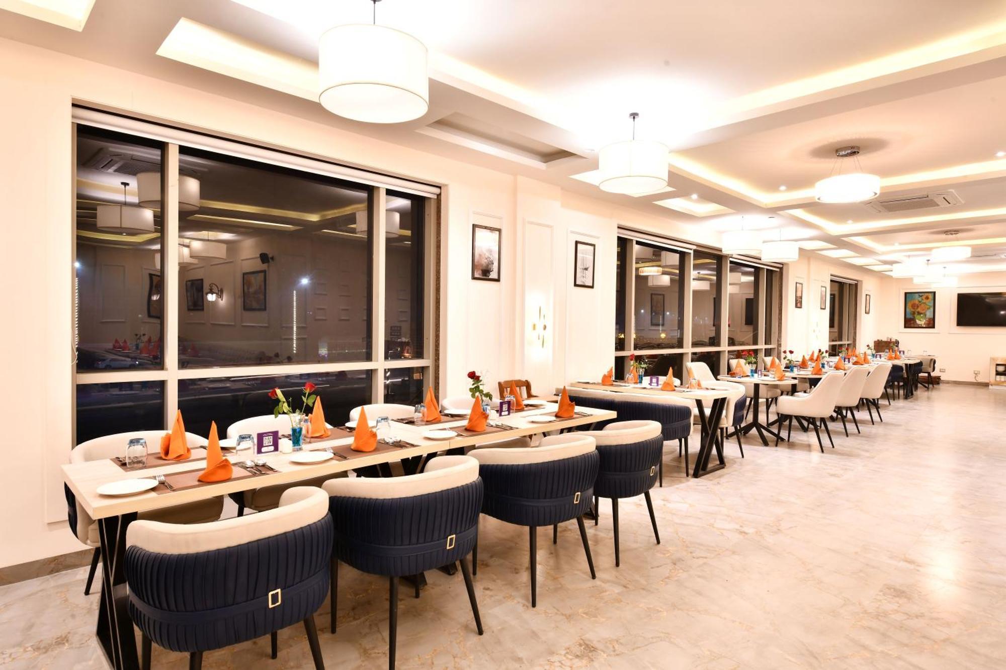 Click Collection Grand Gateway 4* Varanasi
