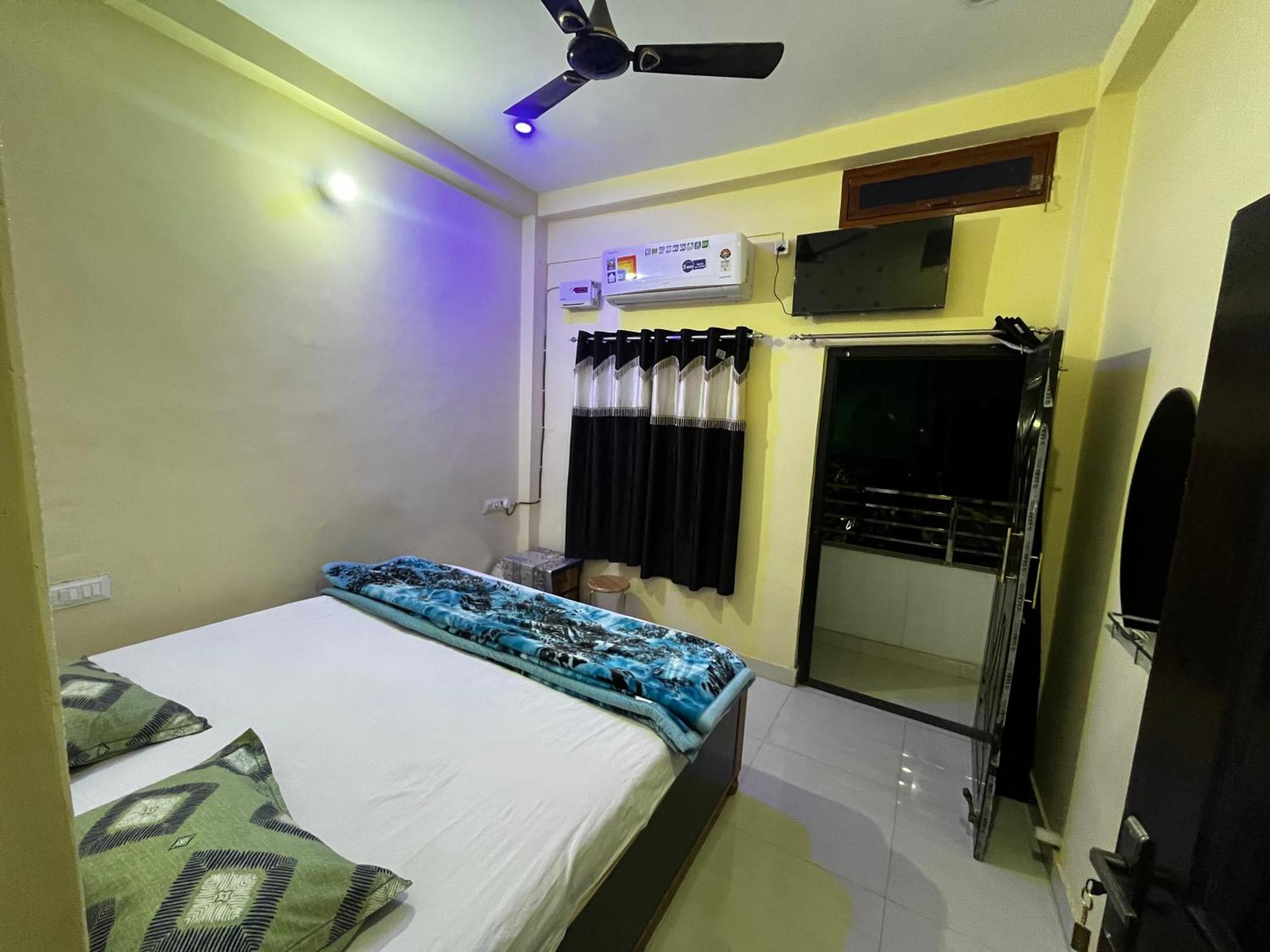 New Kashi Residency Guest house *