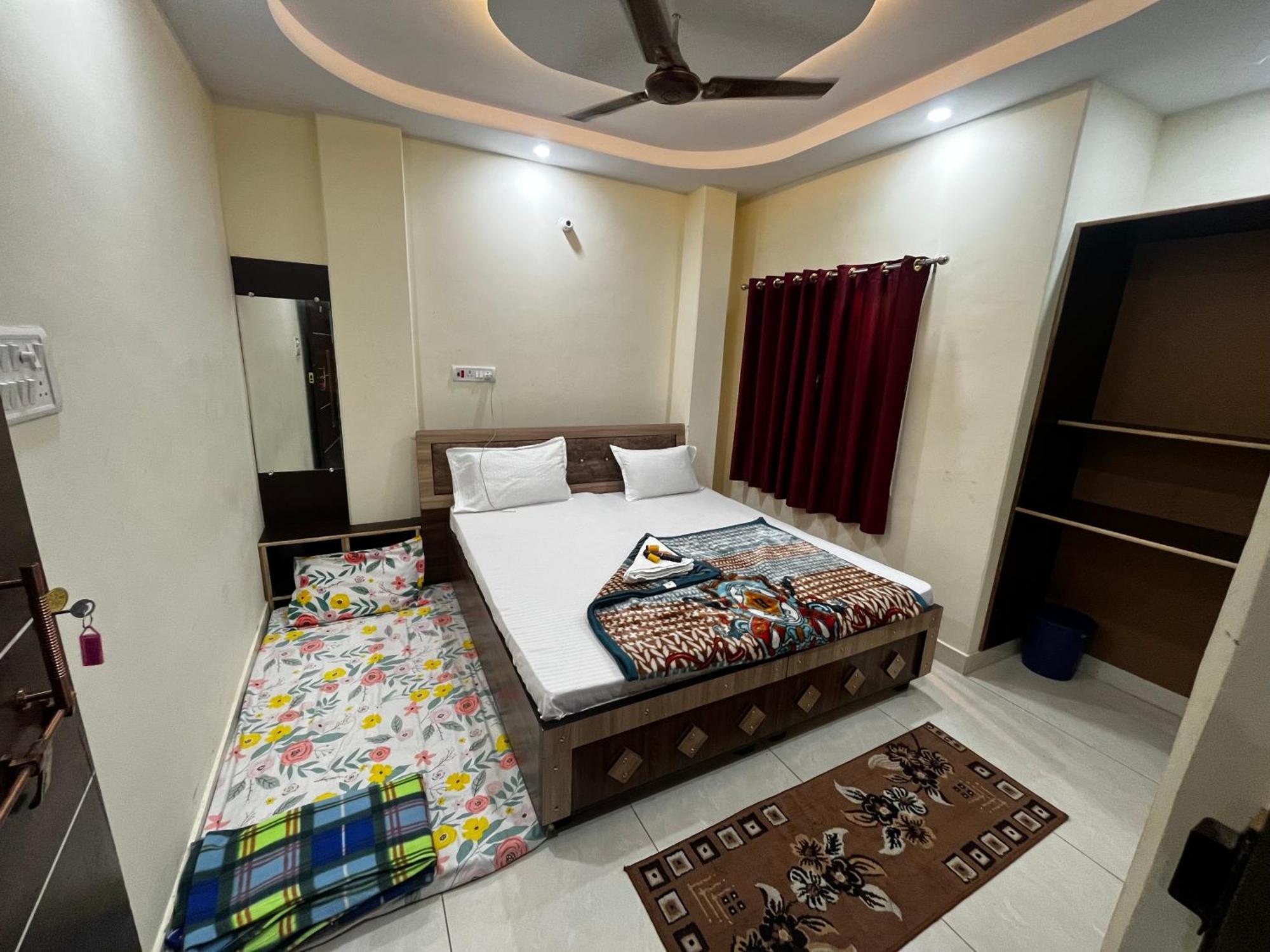 New Kashi Residency Guest house *