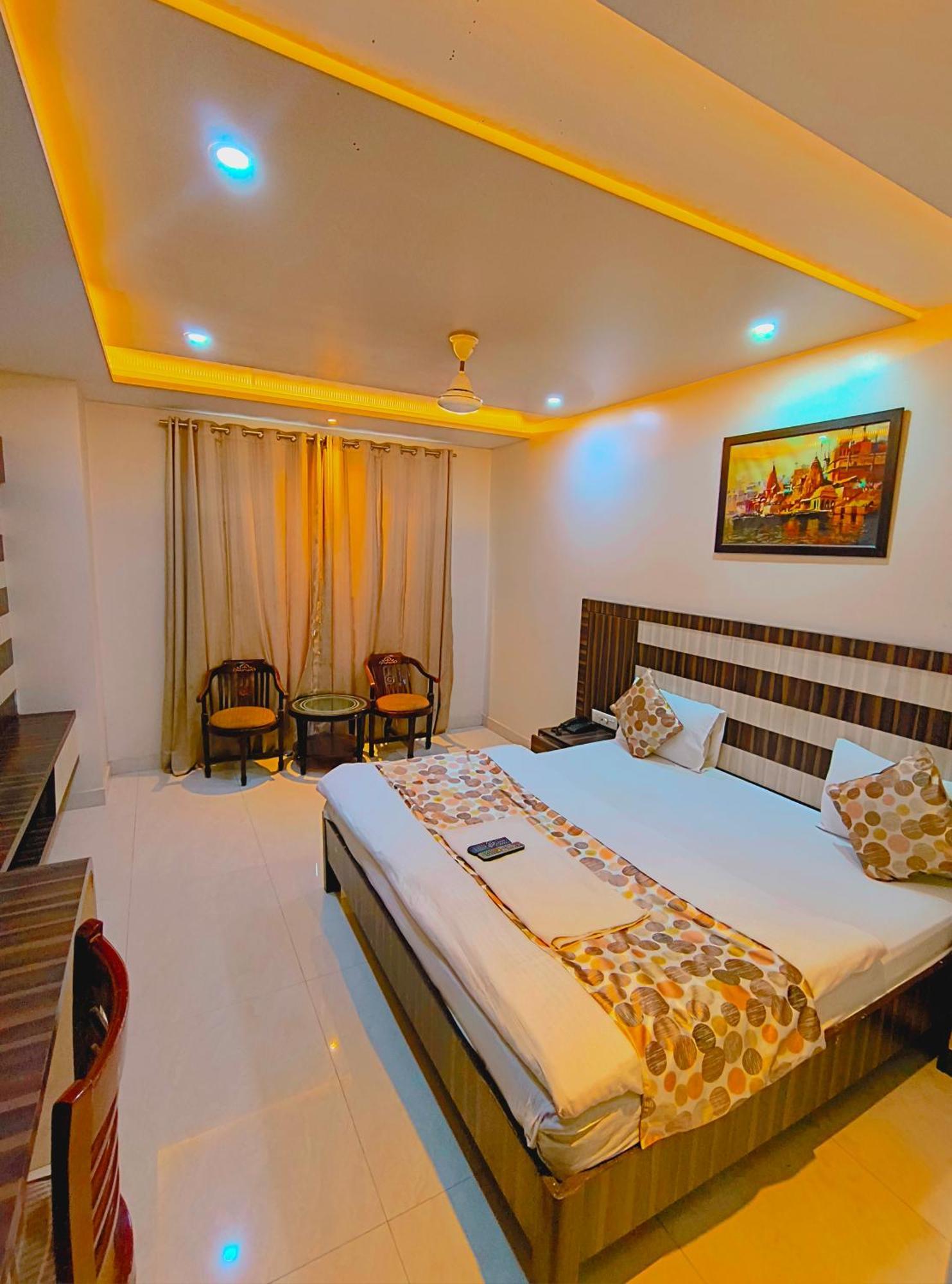 P Palace - Near Kashi Vishwanath Temple Hotel