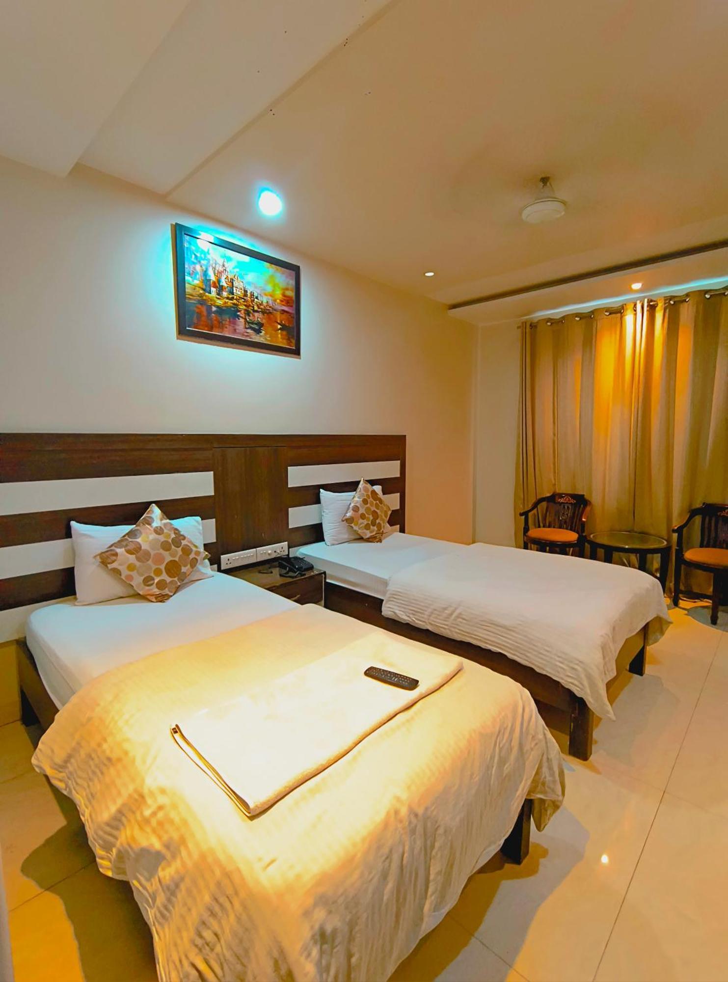 P Palace - Near Kashi Vishwanath Temple 4*