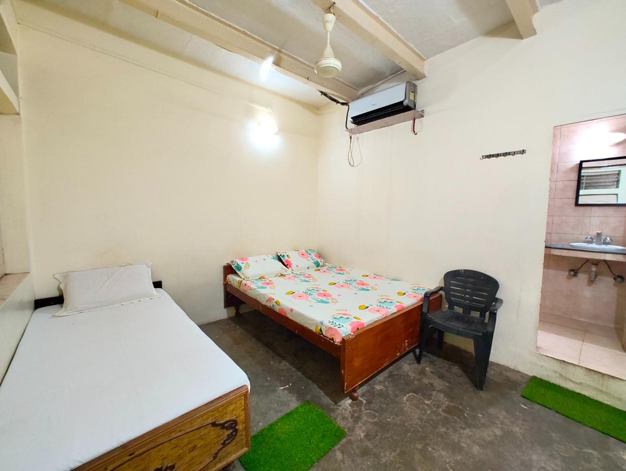 Shanti Near Manikarnika Ghat Homestay