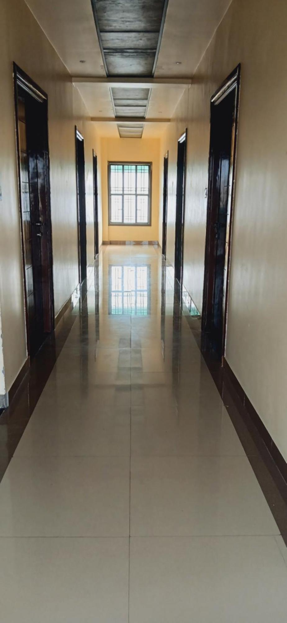 Shivam - Near Kashi Vishwanath Temple With Parking And Lift
