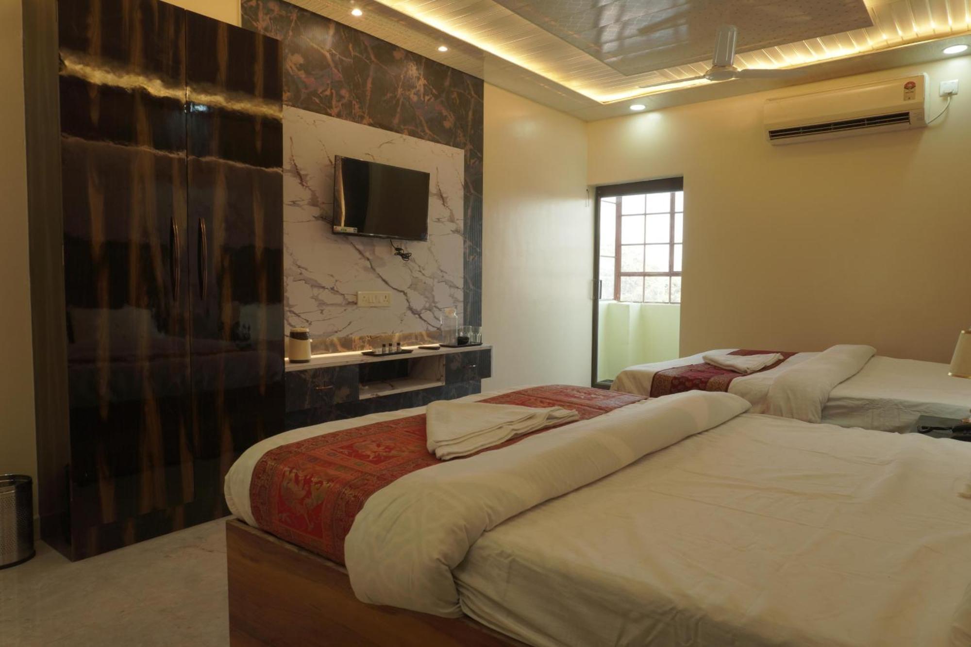 Classy5 Guest house Varanasi