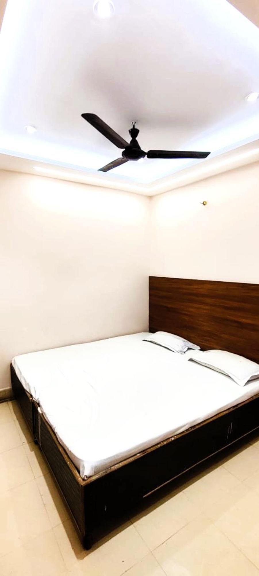 M R Swastik Near Beniya Park - Excellent With Family, Parking Facilities Homestay