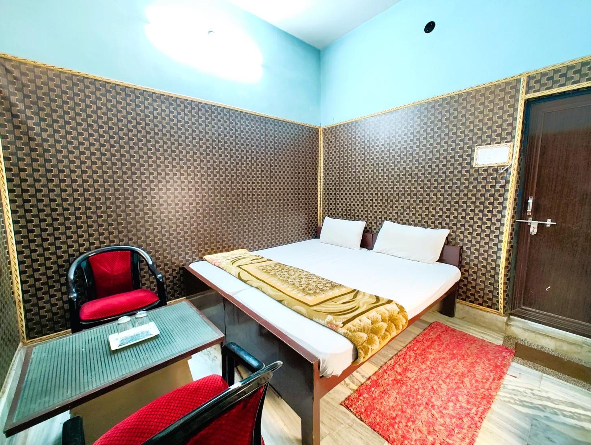 M R Teerth - Shri Kashi Vishwanath Temple - Perfect Location With Comfortable Homestay *