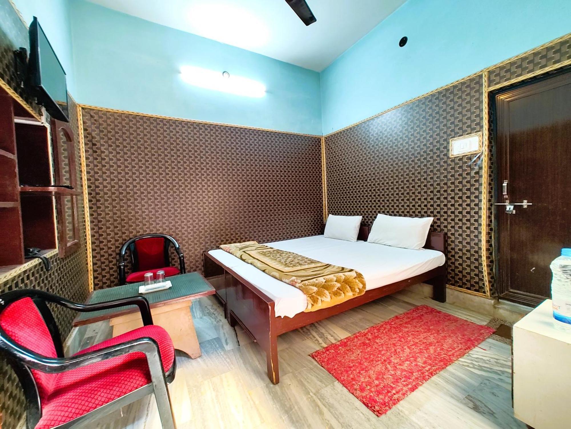 M R Teerth - Shri Kashi Vishwanath Temple - Perfect Location With Comfortable Varanasi