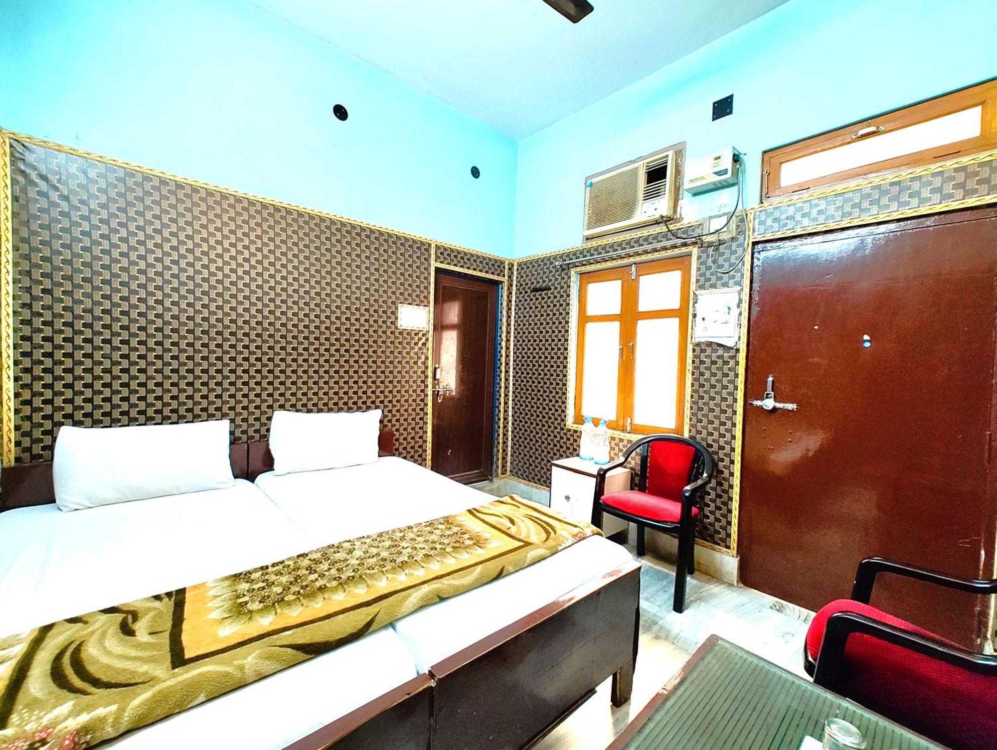 Homestay M R Teerth - Shri Kashi Vishwanath Temple - Perfect Location With Comfortable