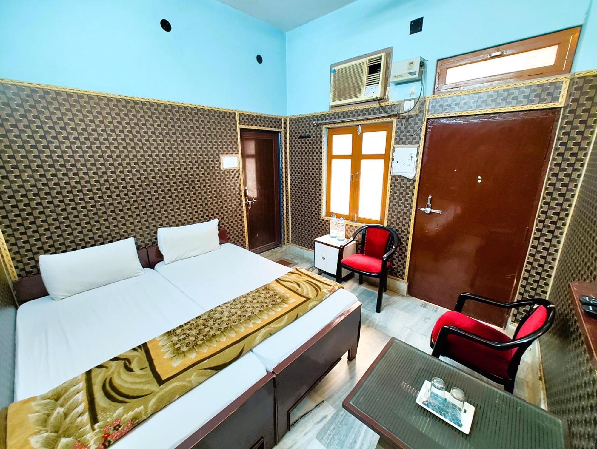 Homestay M R Teerth - Shri Kashi Vishwanath Temple - Perfect Location With Comfortable Varanasi