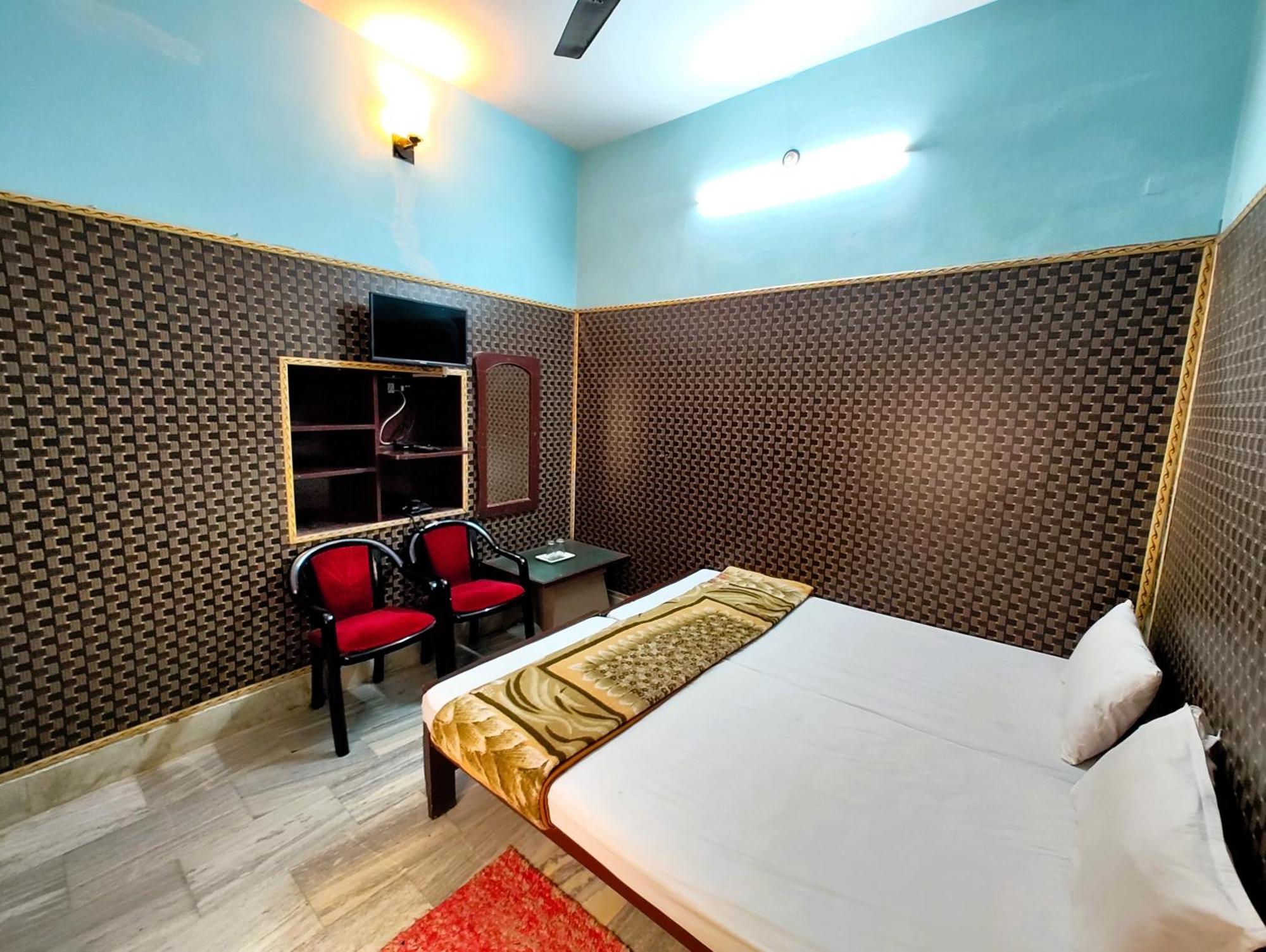 M R Teerth - Shri Kashi Vishwanath Temple - Perfect Location With Comfortable *