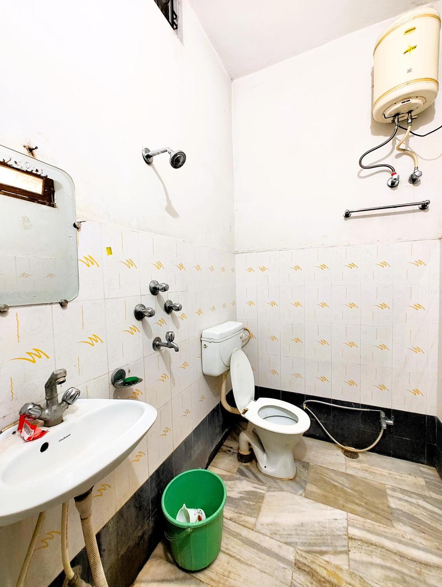 Homestay M R Teerth - Shri Kashi Vishwanath Temple - Perfect Location With Comfortable Varanasi