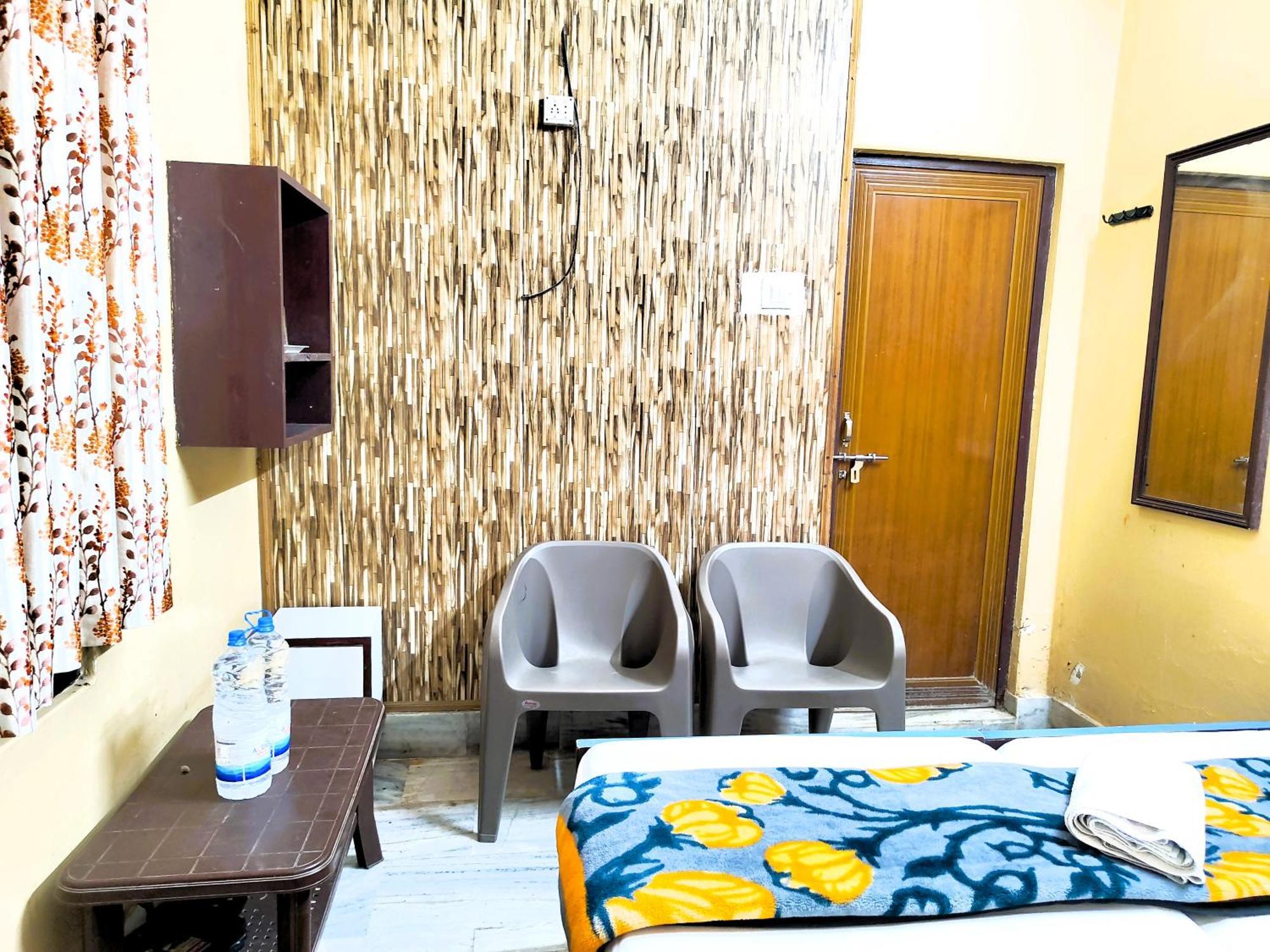 Homestay M R Teerth - Shri Kashi Vishwanath Temple - Perfect Location With Comfortable