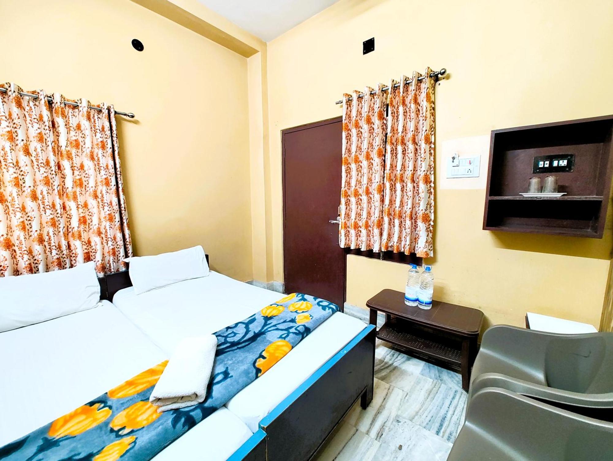 M R Teerth - Shri Kashi Vishwanath Temple - Perfect Location With Comfortable Varanasi