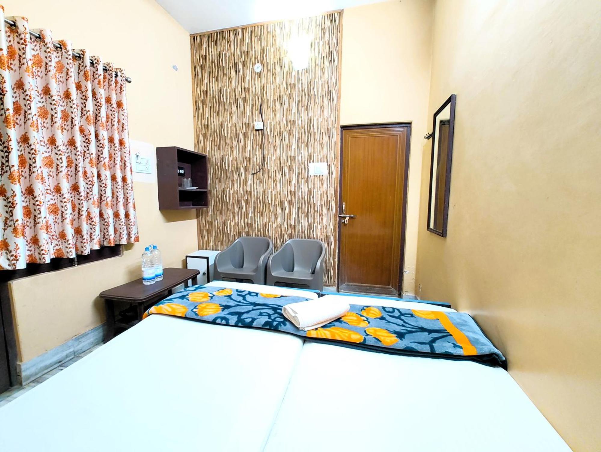 M R Teerth - Shri Kashi Vishwanath Temple - Perfect Location With Comfortable Homestay *