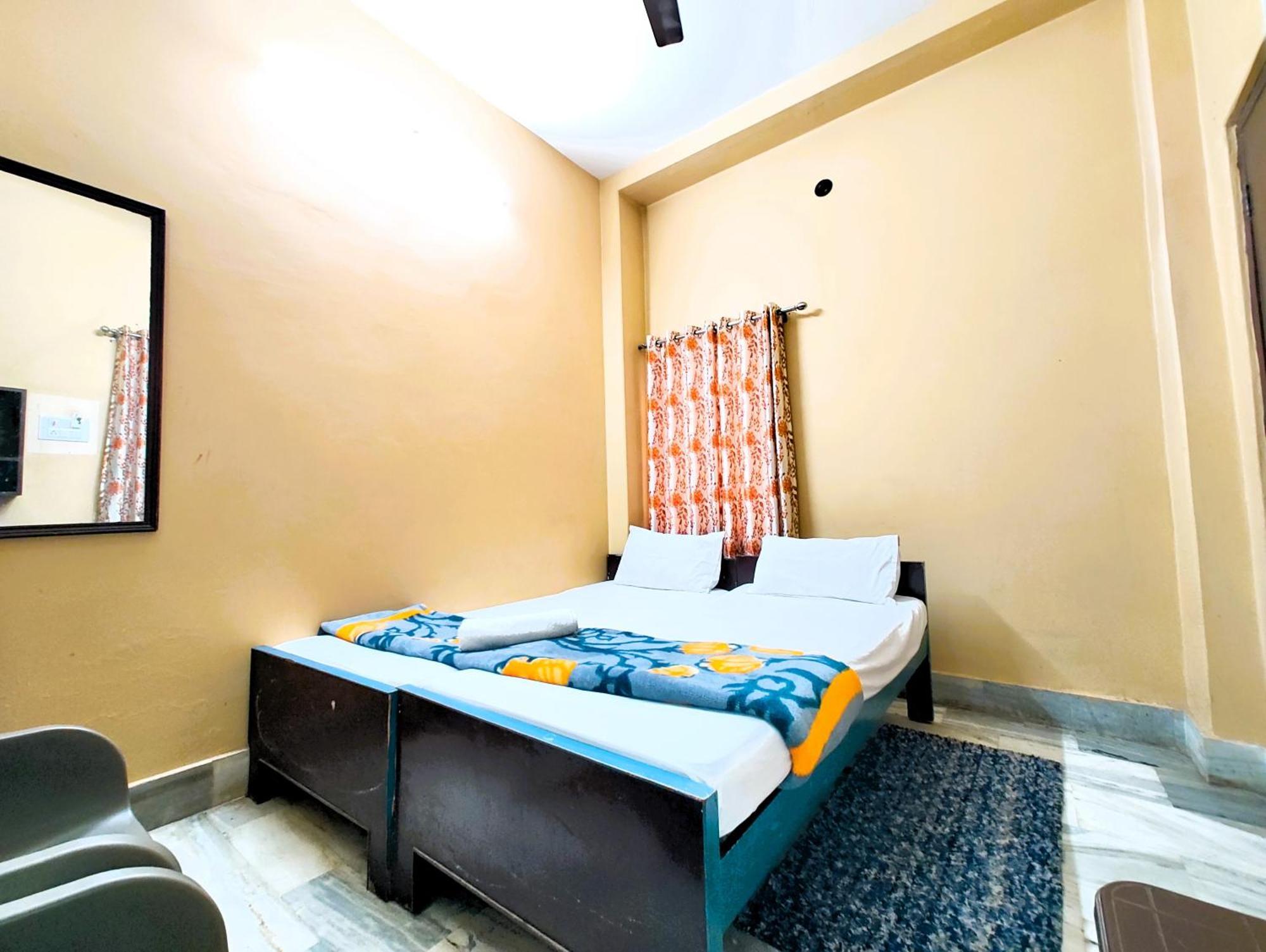 M R Teerth - Shri Kashi Vishwanath Temple - Perfect Location With Comfortable *