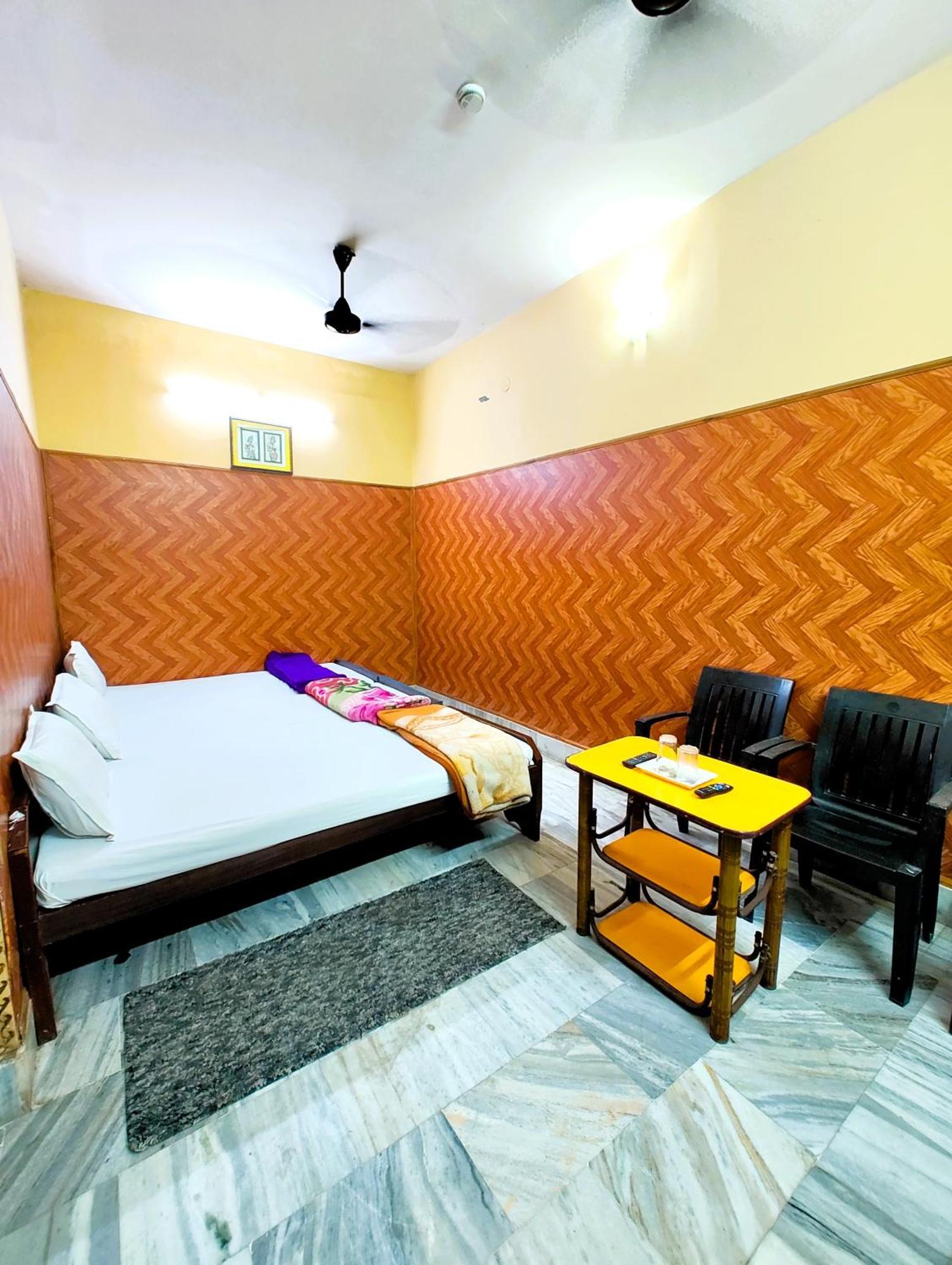 M R Teerth - Shri Kashi Vishwanath Temple - Perfect Location With Comfortable Homestay Varanasi