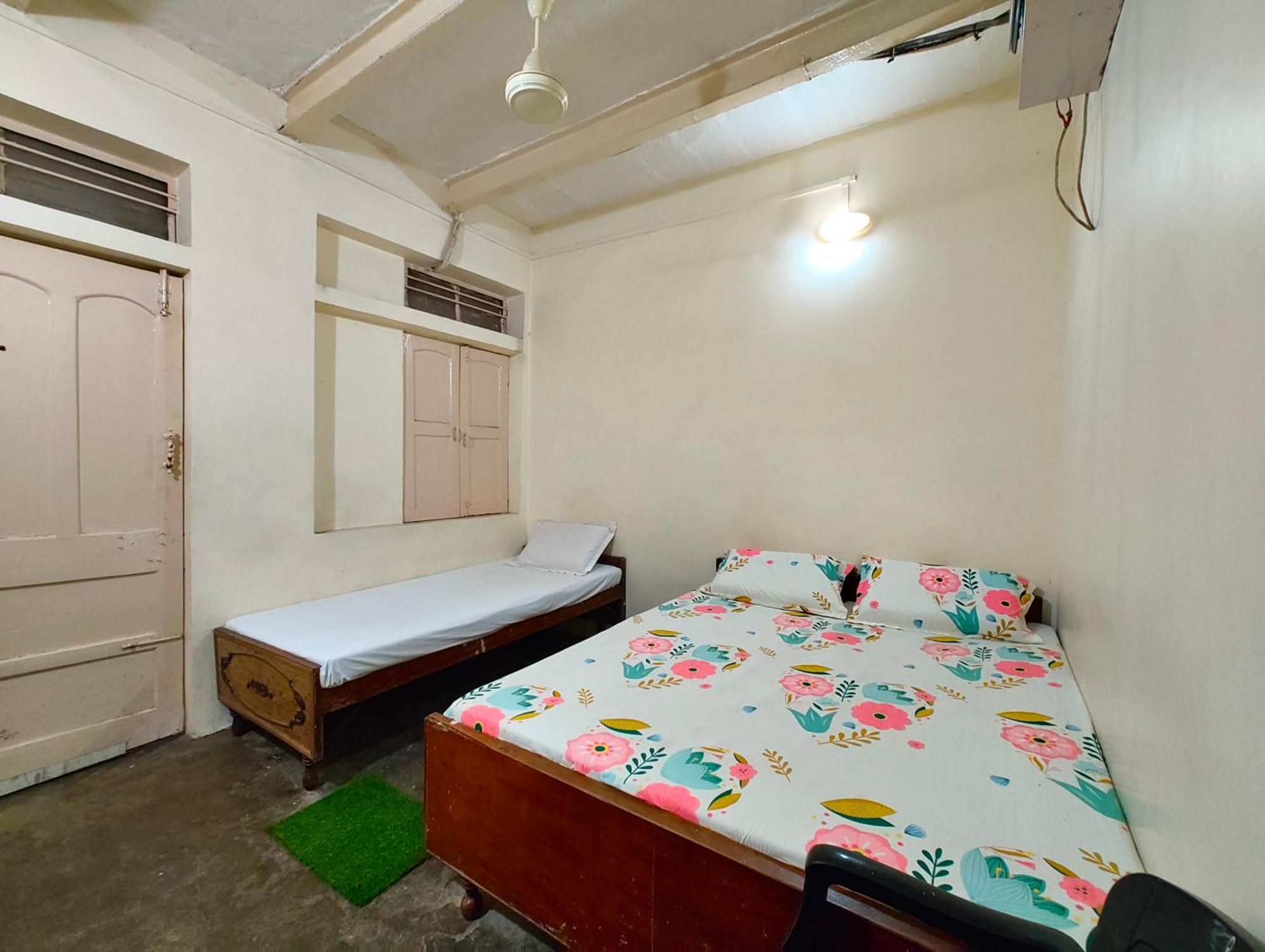 Shanti Near Manikarnika Ghat Homestay Varanasi
