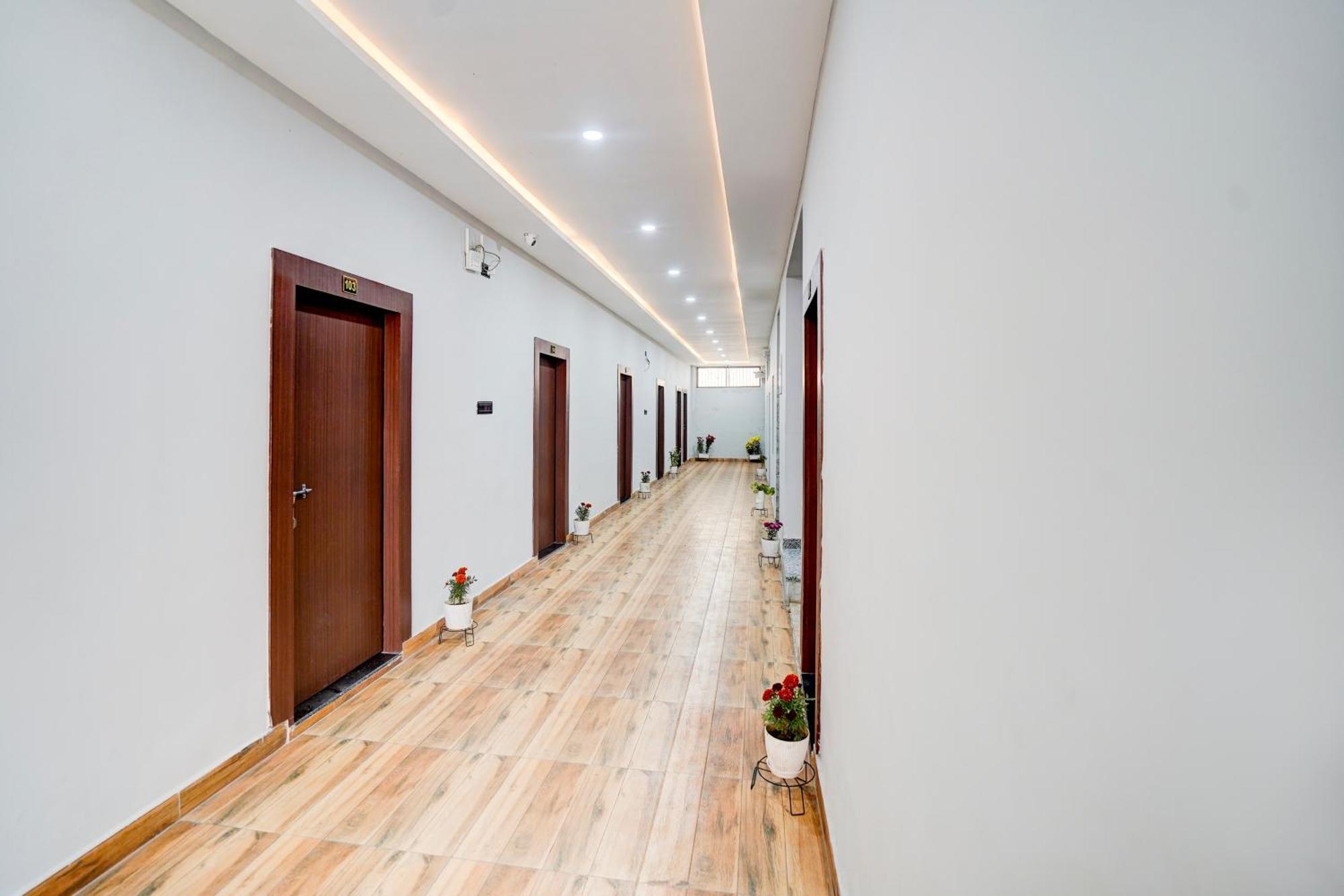 Vibe Blu- Hotel Varanasi