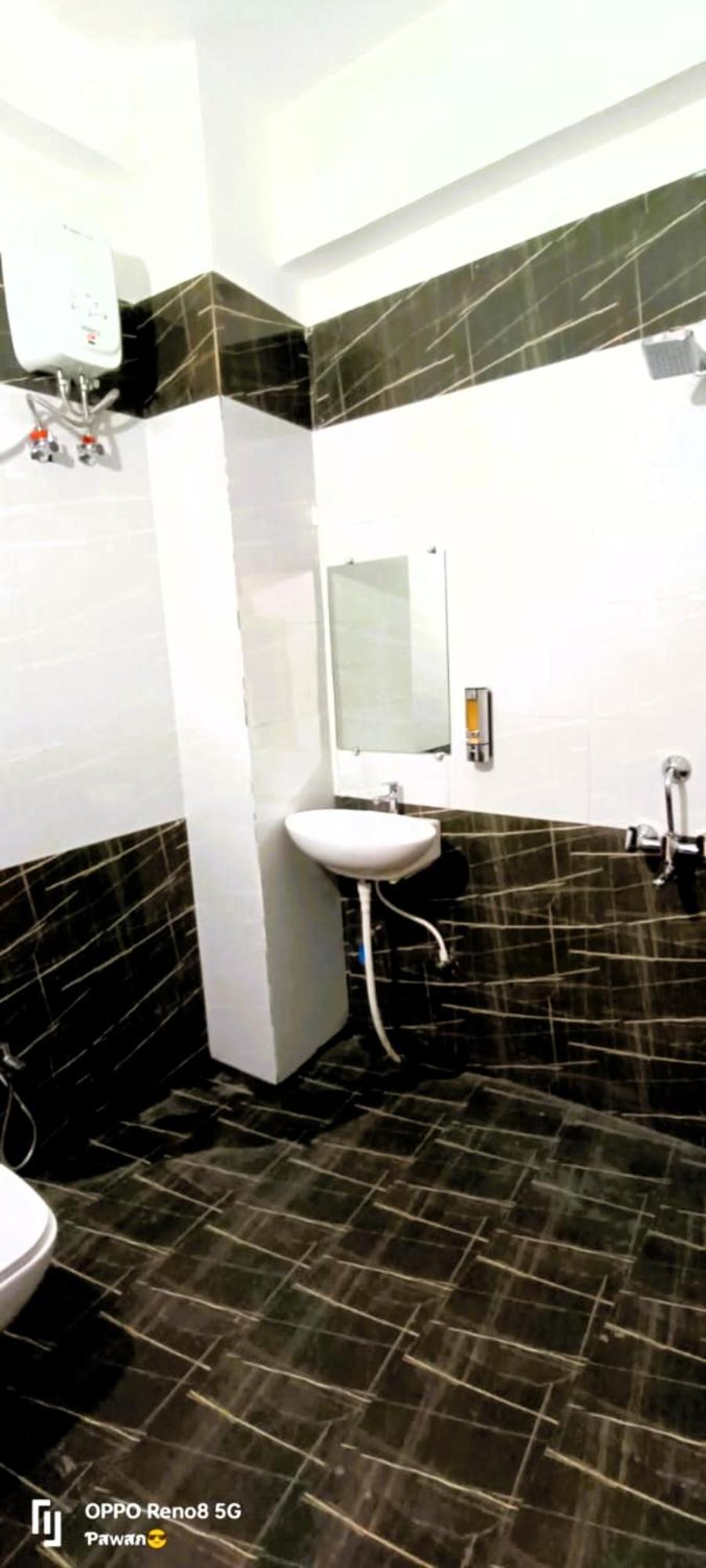 G R Imperial - Family Friendly With Luxury - Near Kashi Vishwanath Temple And Ganga Ghat - Excellent Customer Service Awarded * Varanasi