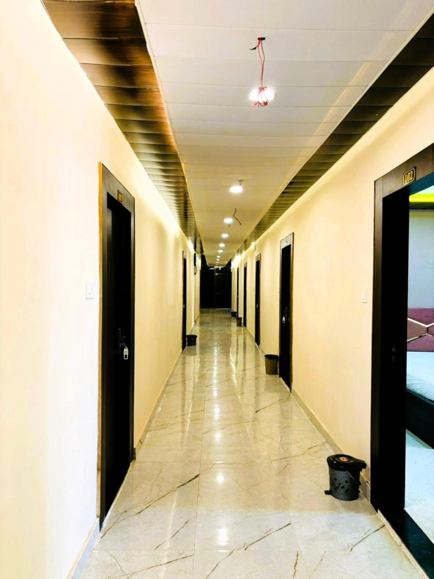 Homestay G R Imperial - Family Friendly With Luxury - Near Kashi Vishwanath Temple And Ganga Ghat - Excellent Customer Service Awarded