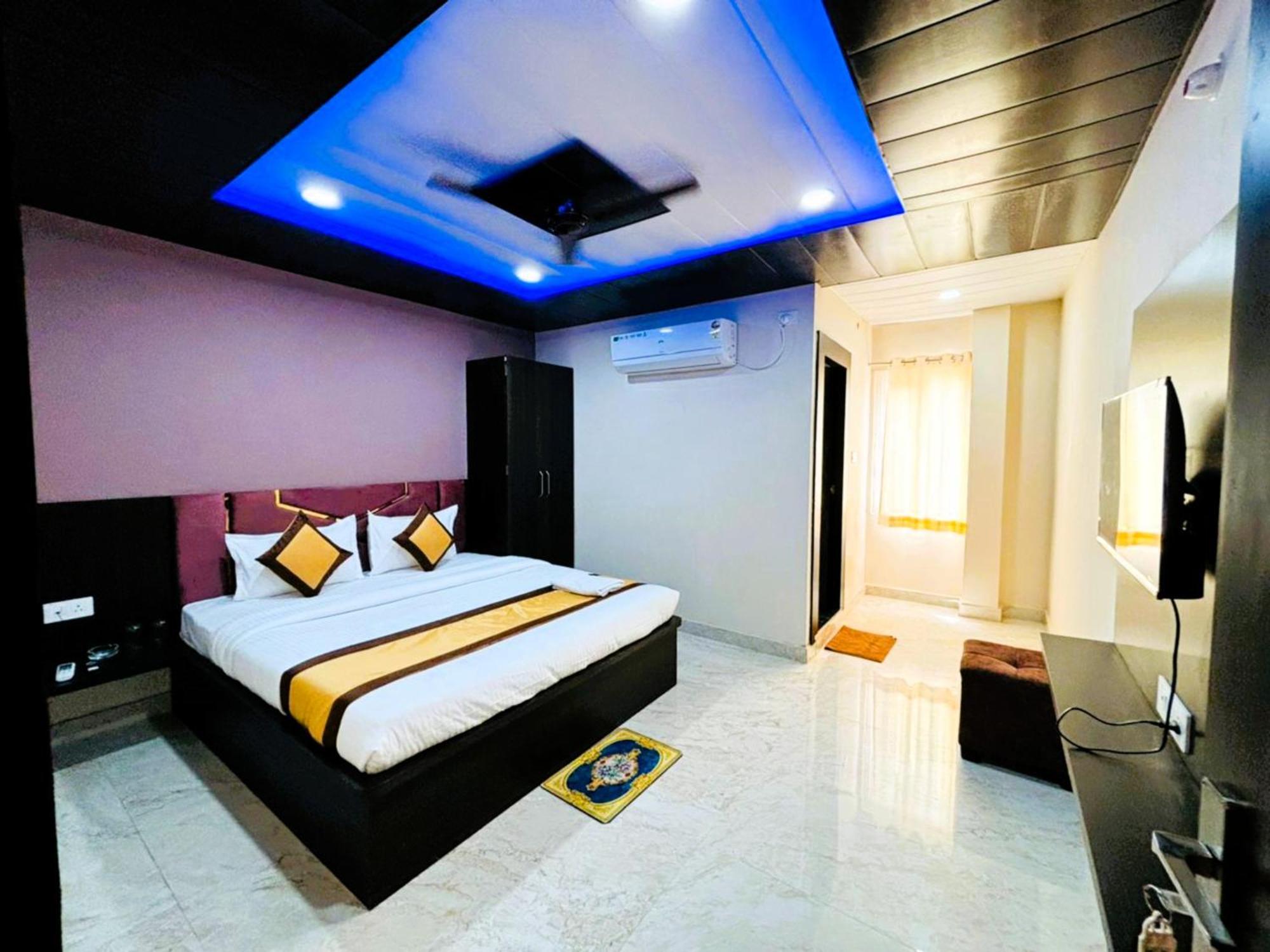 G R Imperial - Family Friendly With Luxury - Near Kashi Vishwanath Temple And Ganga Ghat - Excellent Customer Service Awarded Homestay Varanasi