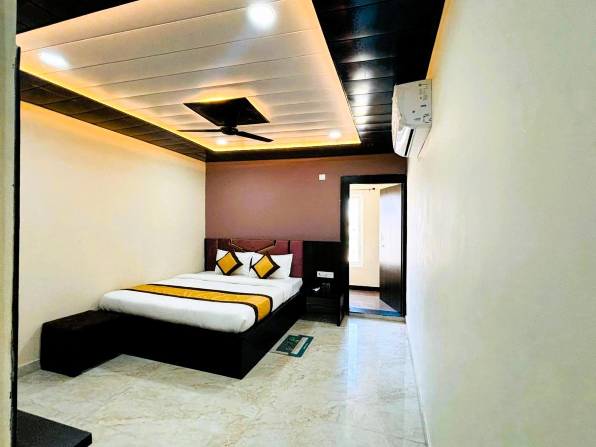 G R Imperial - Family Friendly With Luxury - Near Kashi Vishwanath Temple And Ganga Ghat - Excellent Customer Service Awarded