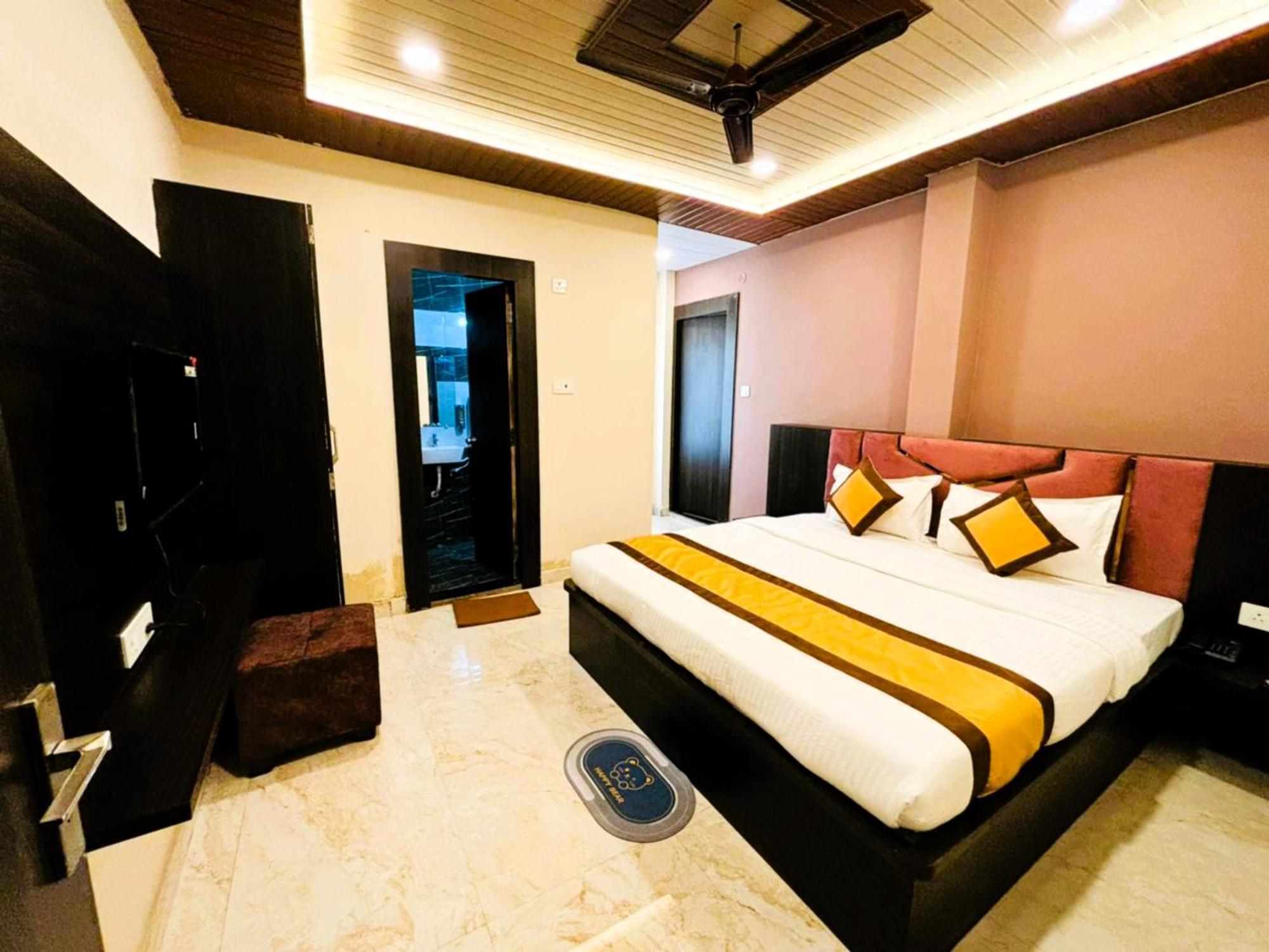 G R Imperial - Family Friendly With Luxury - Near Kashi Vishwanath Temple And Ganga Ghat - Excellent Customer Service Awarded Homestay