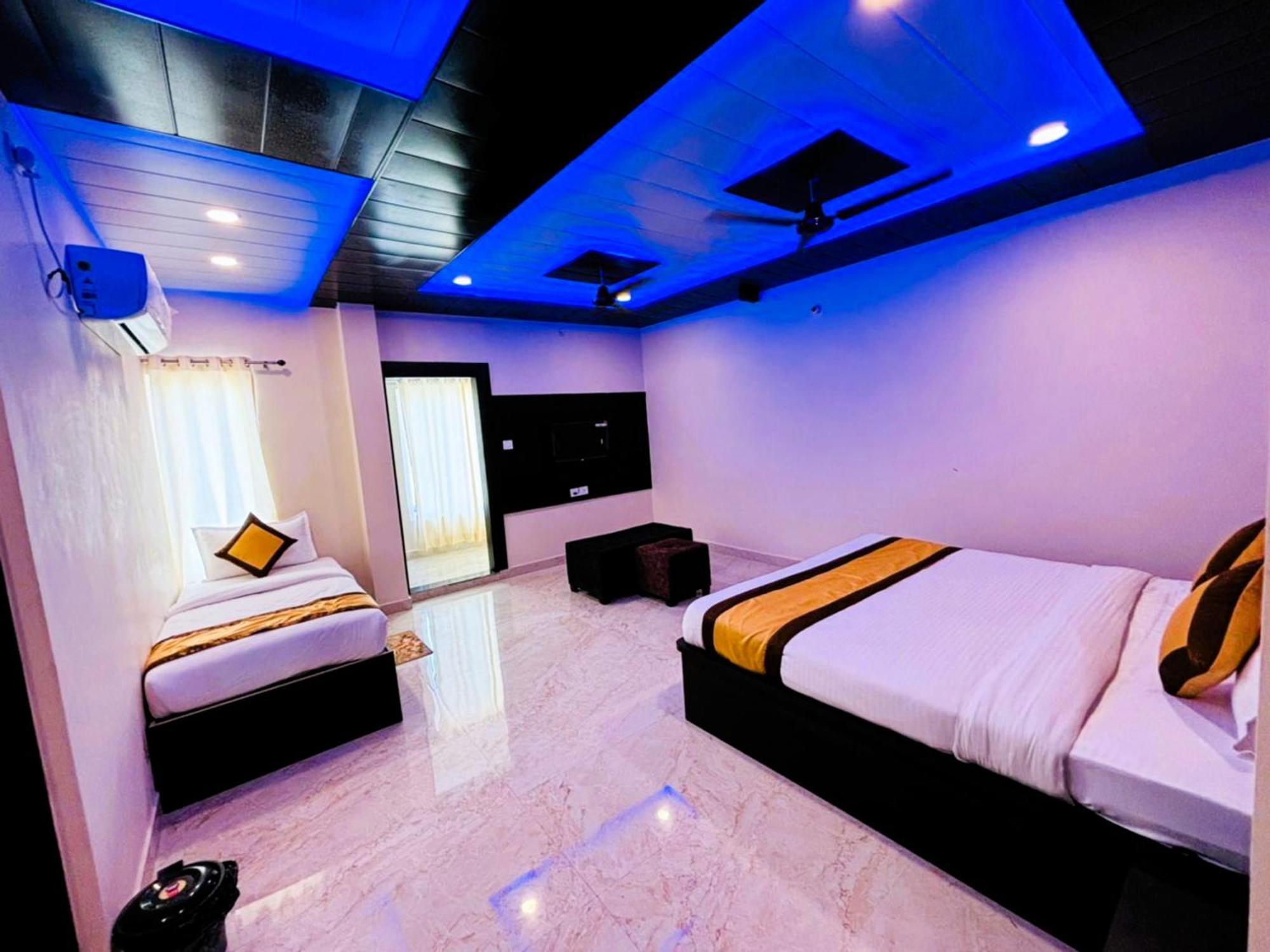 Homestay G R Imperial - Family Friendly With Luxury - Near Kashi Vishwanath Temple And Ganga Ghat - Excellent Customer Service Awarded *