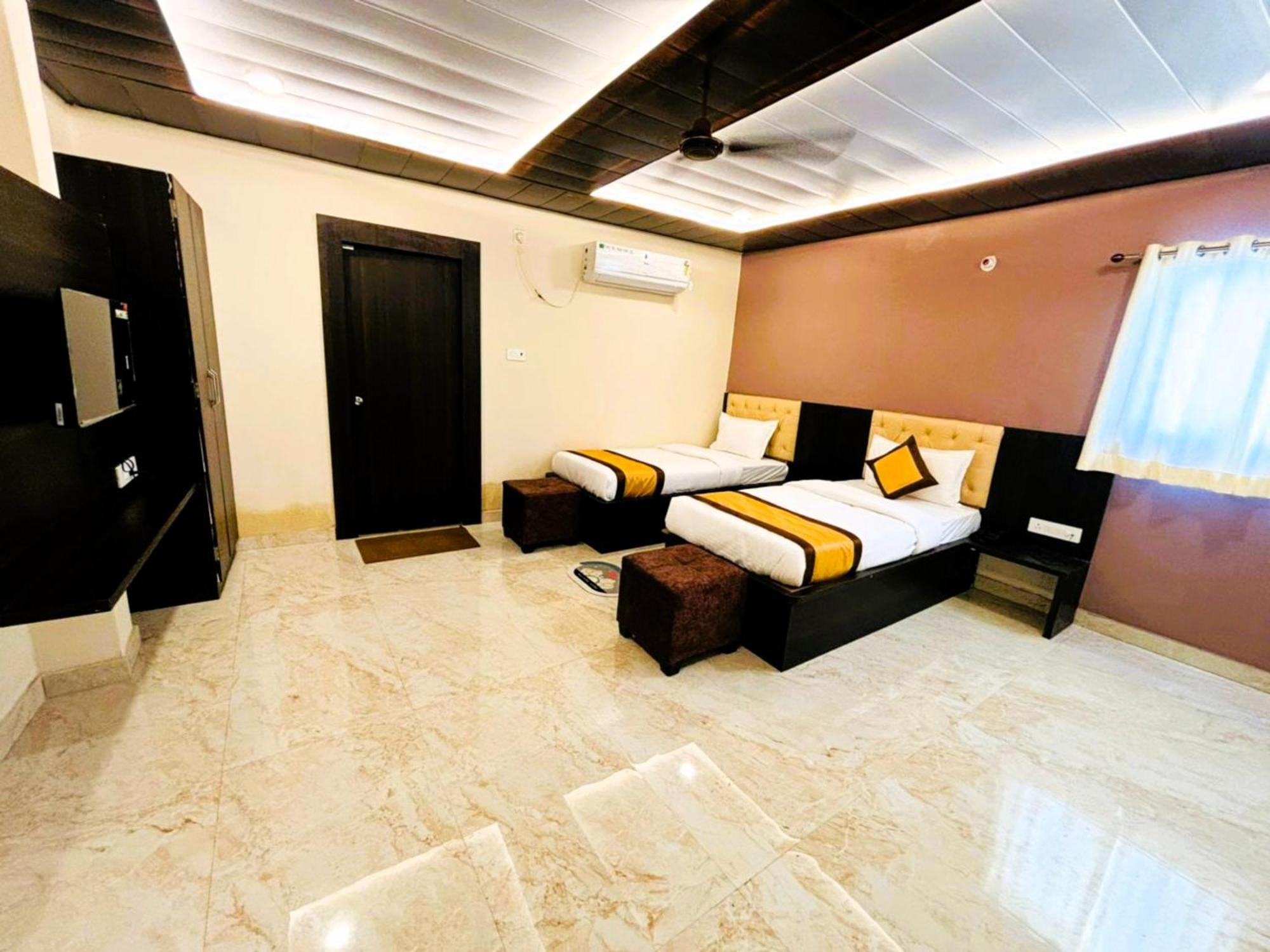 G R Imperial - Family Friendly With Luxury - Near Kashi Vishwanath Temple And Ganga Ghat - Excellent Customer Service Awarded