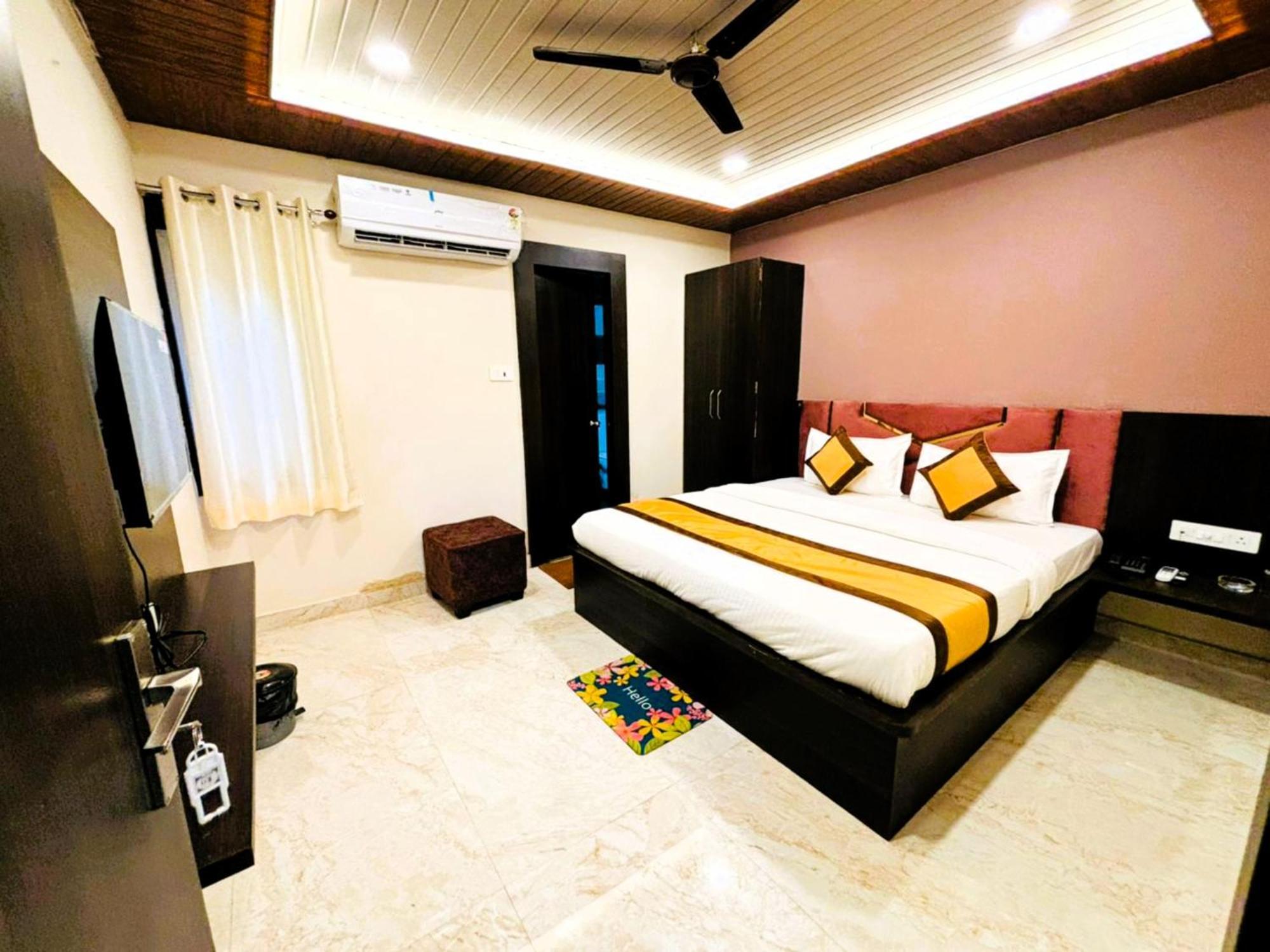 G R Imperial - Family Friendly With Luxury - Near Kashi Vishwanath Temple And Ganga Ghat - Excellent Customer Service Awarded Homestay