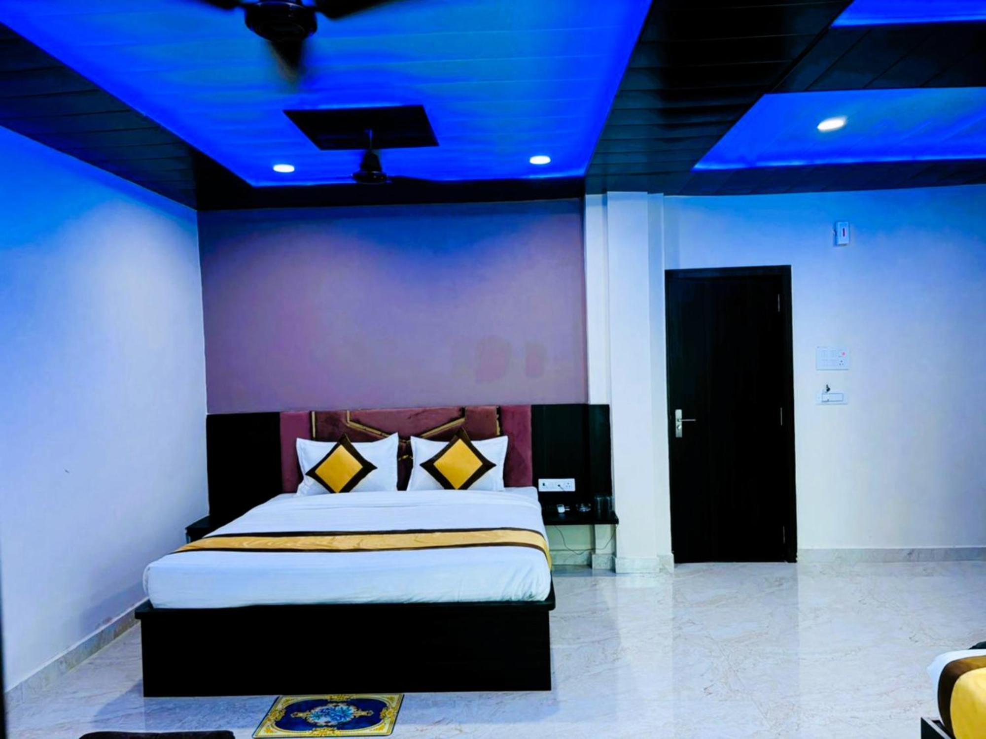 G R Imperial - Family Friendly With Luxury - Near Kashi Vishwanath Temple And Ganga Ghat - Excellent Customer Service Awarded Homestay Varanasi