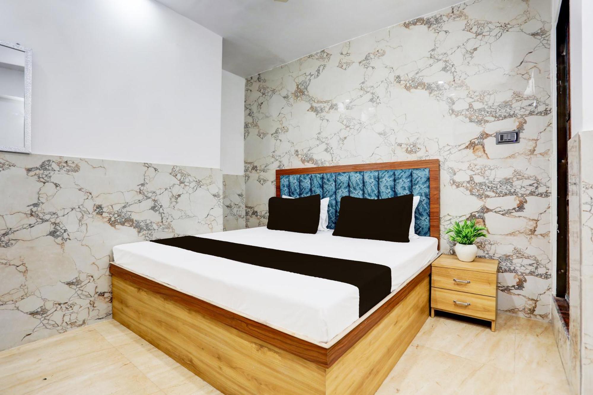 O Manvita Paying Hotel Varanasi