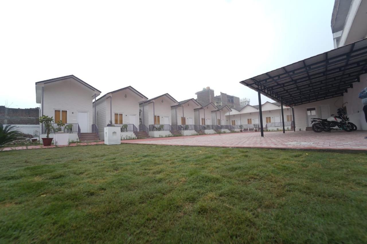 Brij Hari 4*
