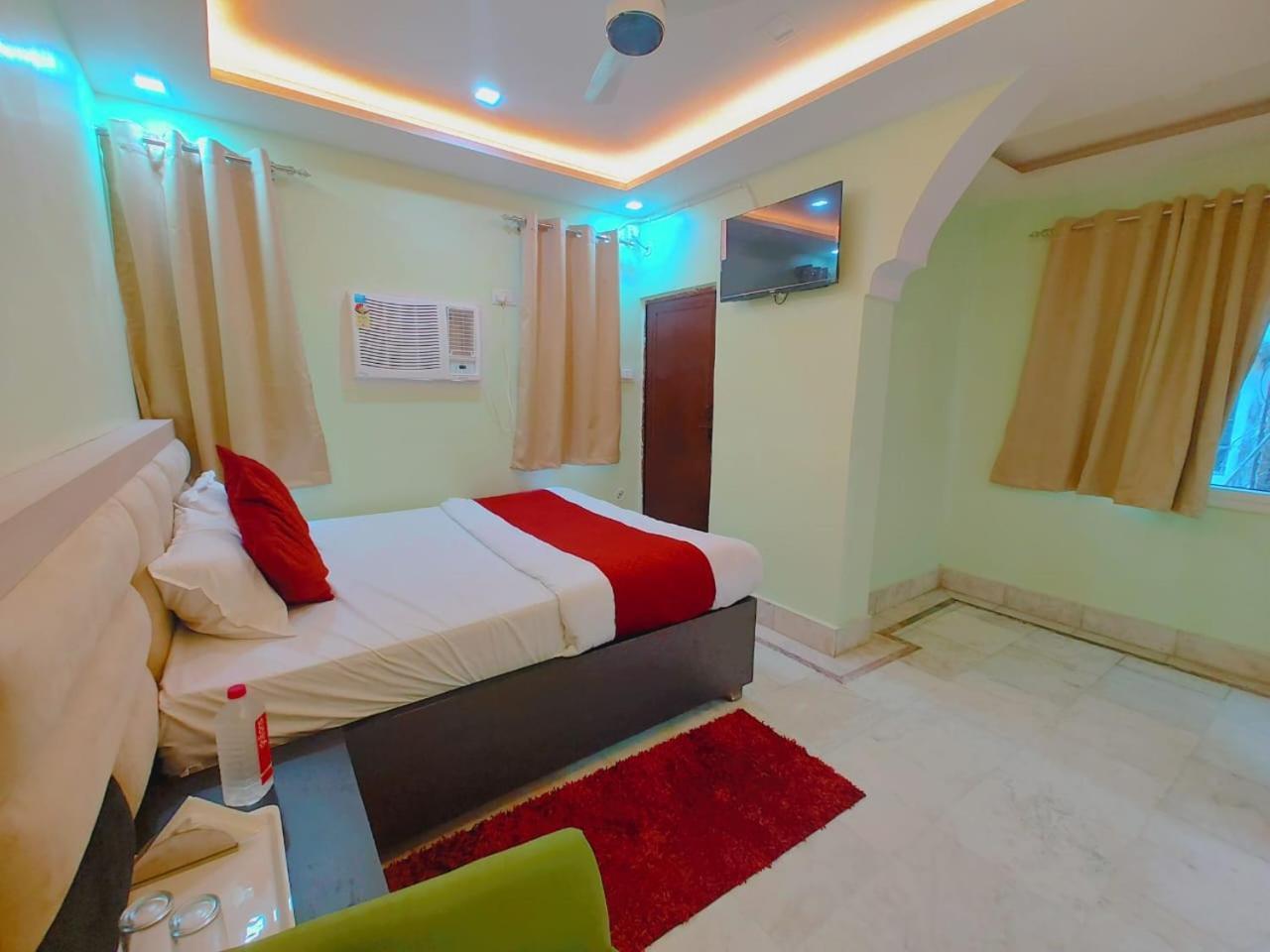 Valencia * Varanasi