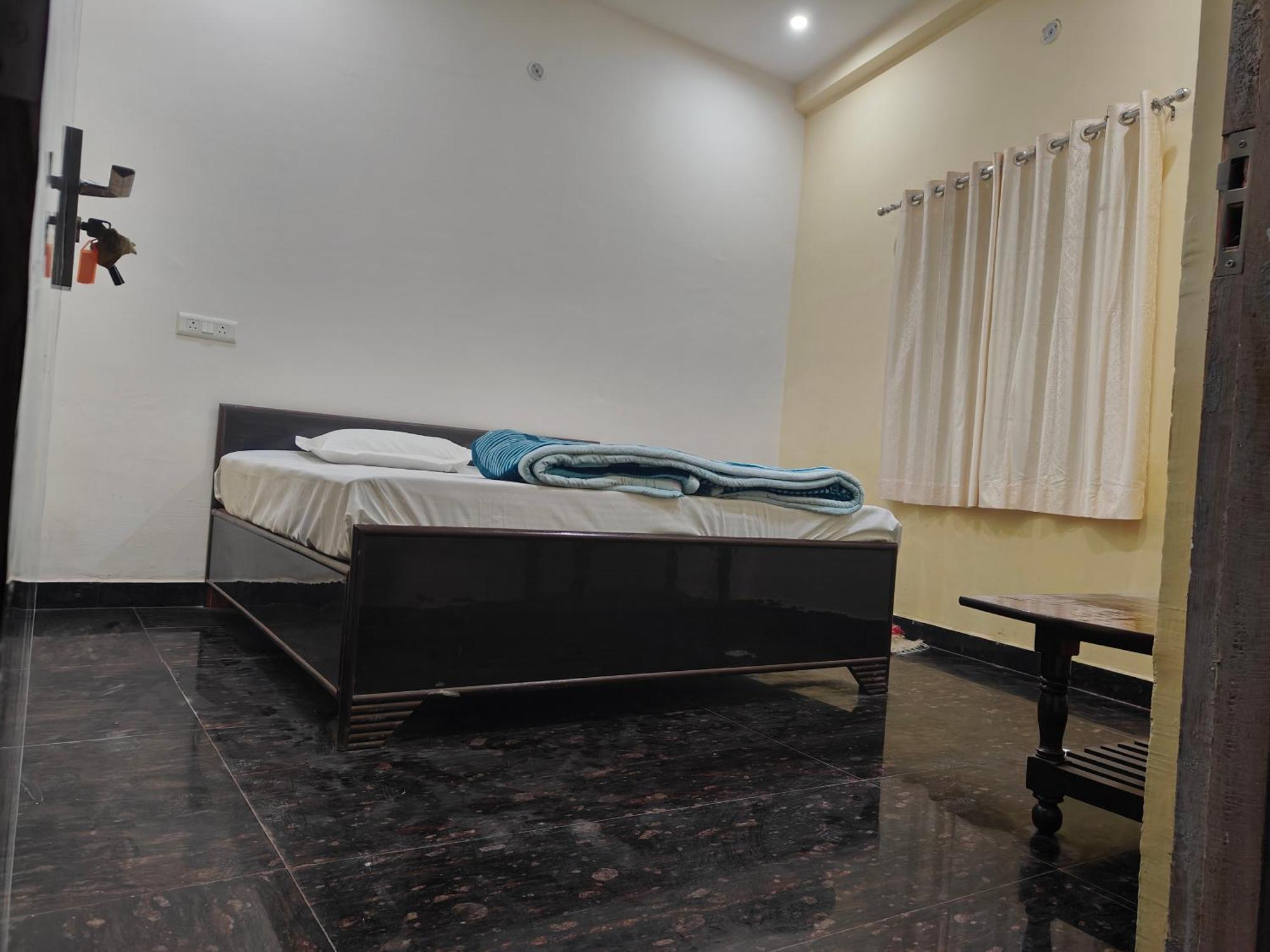 Sky Paying Guest house *