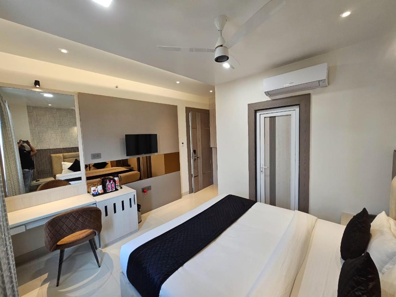 Hotel Glorious Grand Varanasi