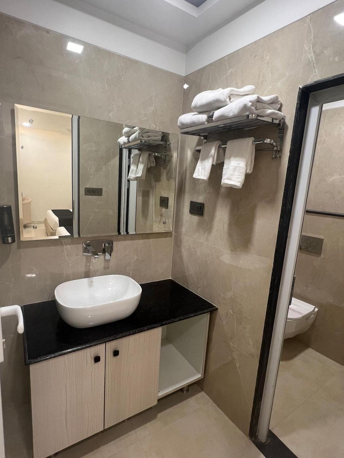 Hotel Glorious Grand Varanasi