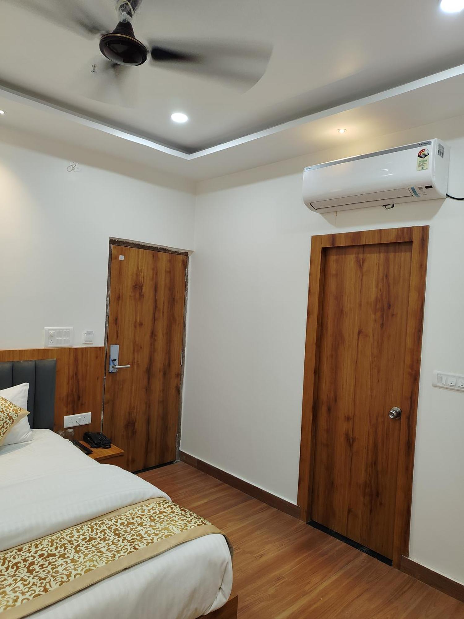 Kennedia International Hotal & Varanasi
