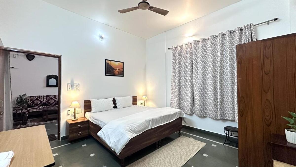 Singhasth 2bhk In Heart Of Jagatganj Benaras Apartment *