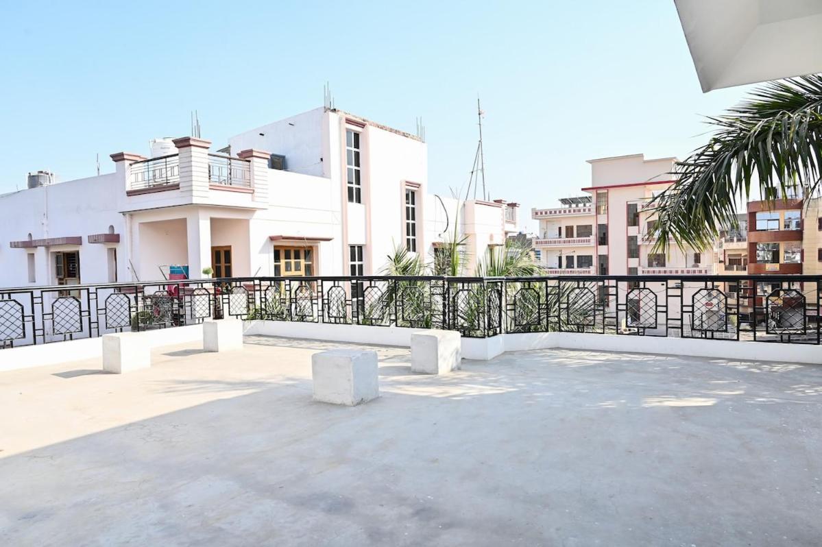 Singhasth 2bhk In Heart Of Jagatganj Benaras Apartment *