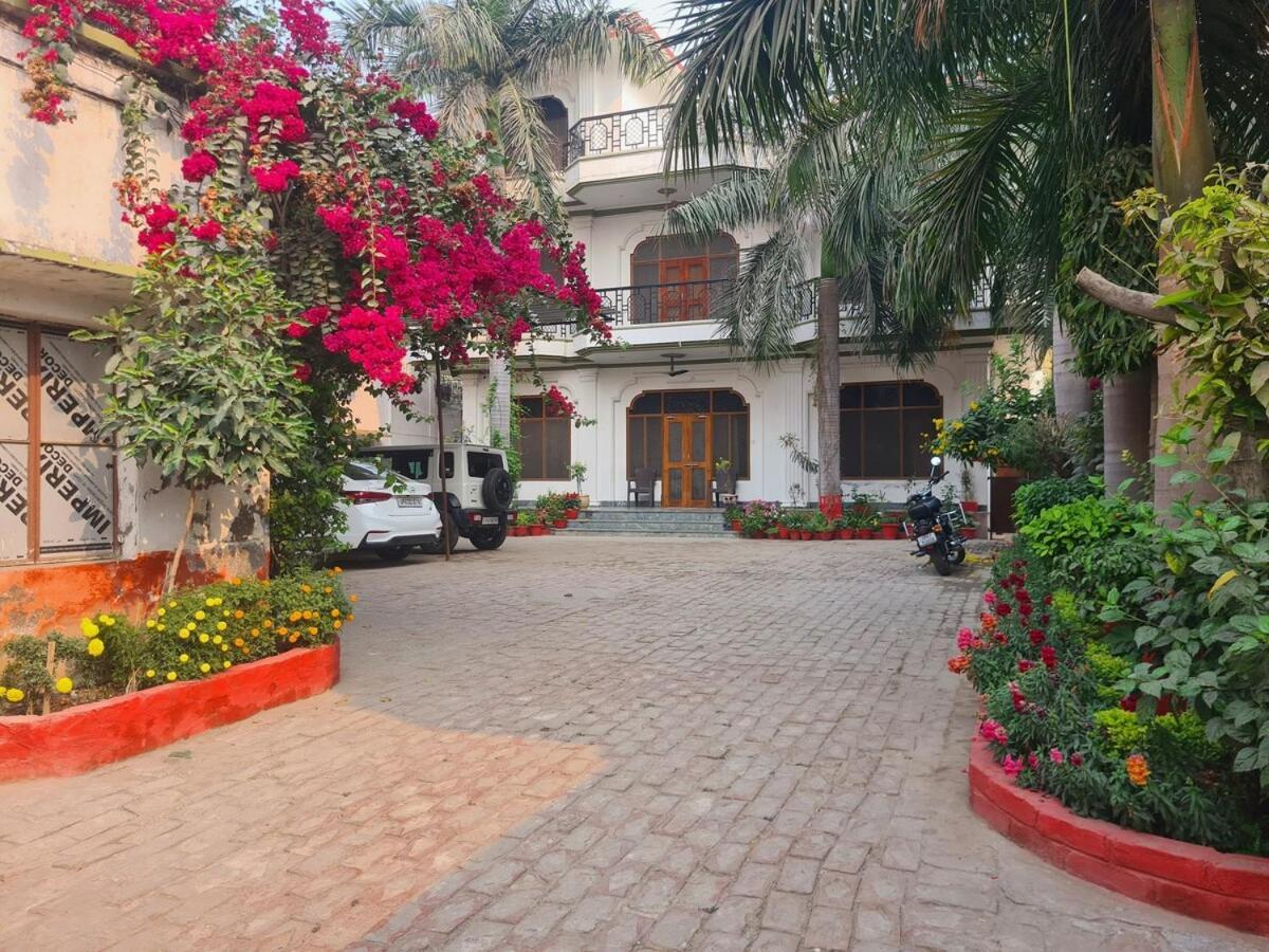 Singhasth 2bhk In Heart Of Jagatganj Benaras Apartment