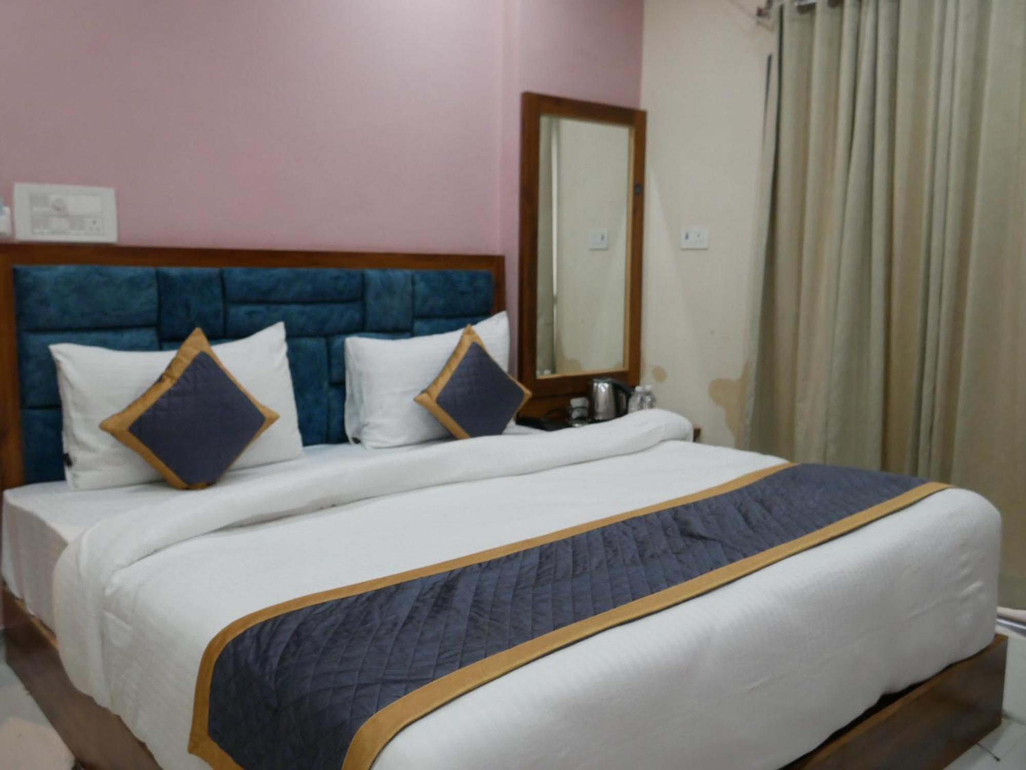 Ayushman Hotel 3*