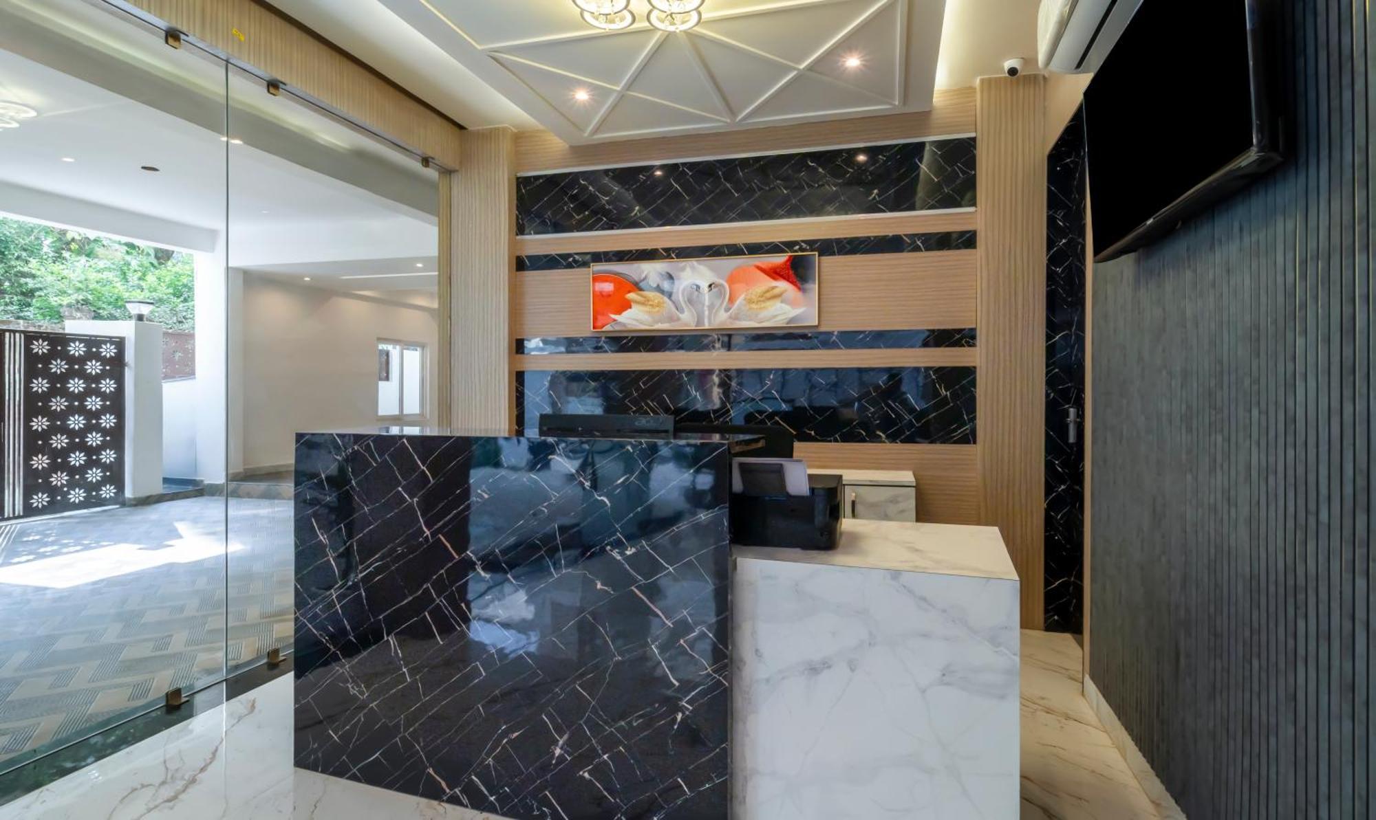 Treebo Raj Palace Hotel 3*
