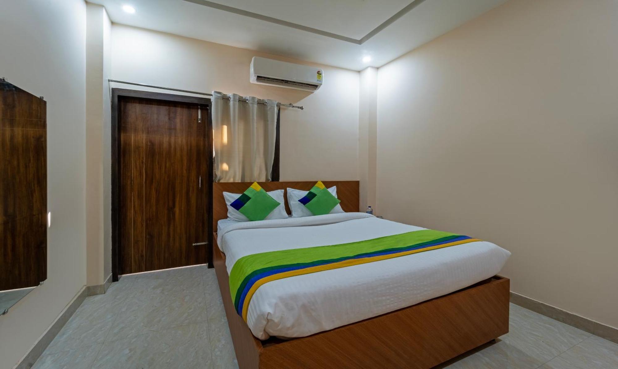 Treebo Raj Palace Hotel 3*