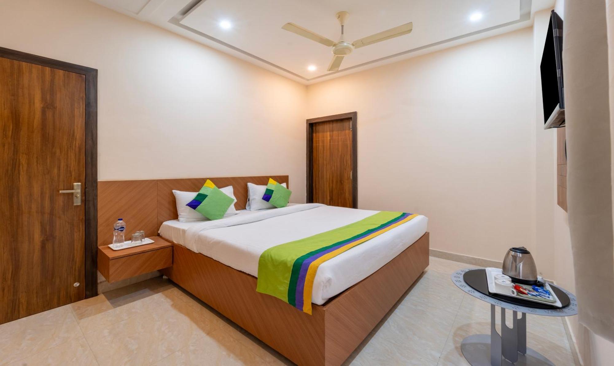 Treebo Raj Palace 3*