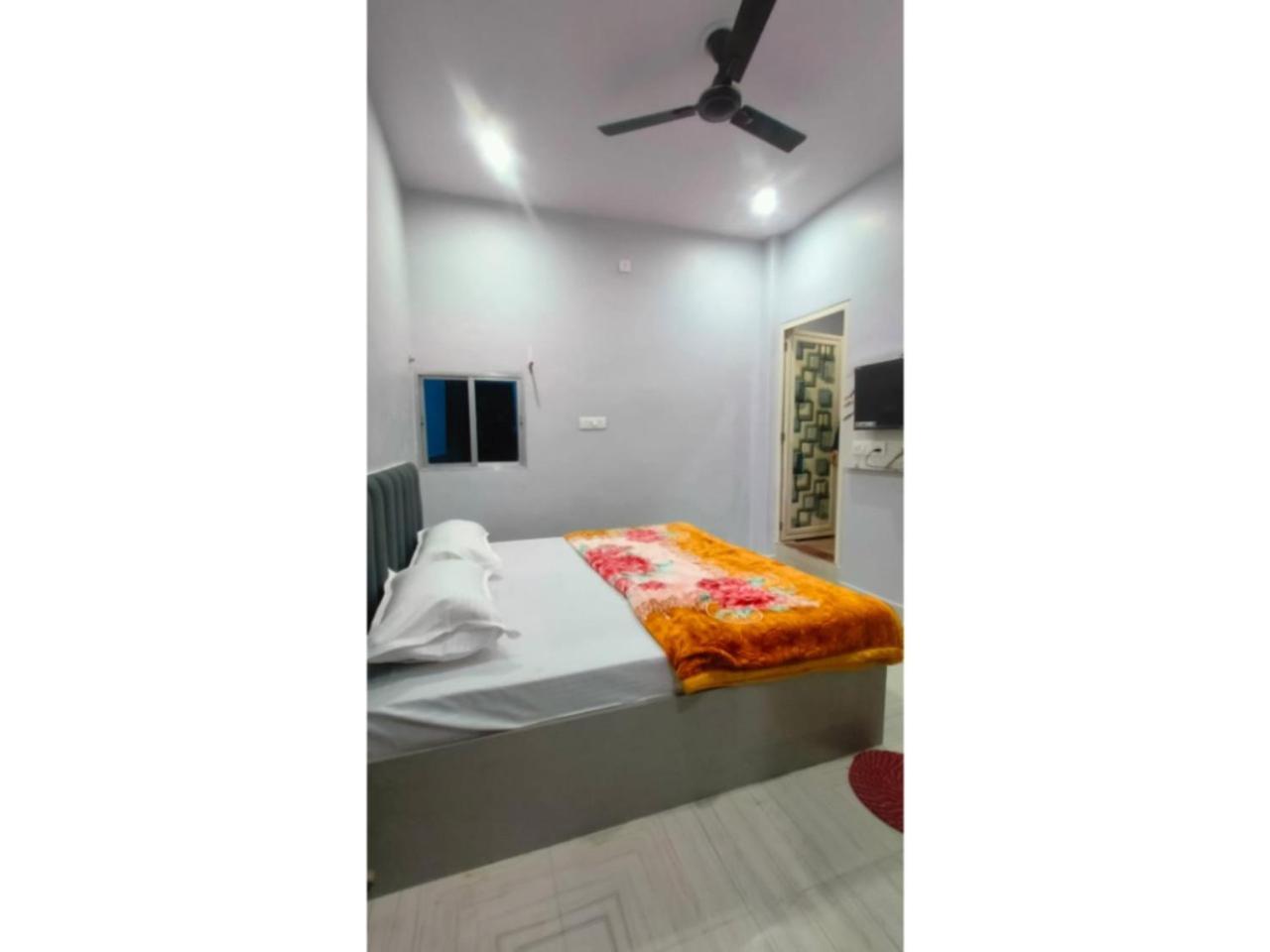Hotel Shivaa Aashram Near Kashi Temple With Free Internet Service Varanasi