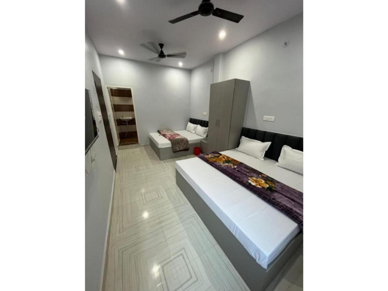 Hotel Shivaa Aashram Near Kashi Temple With Free Internet Service Hotel