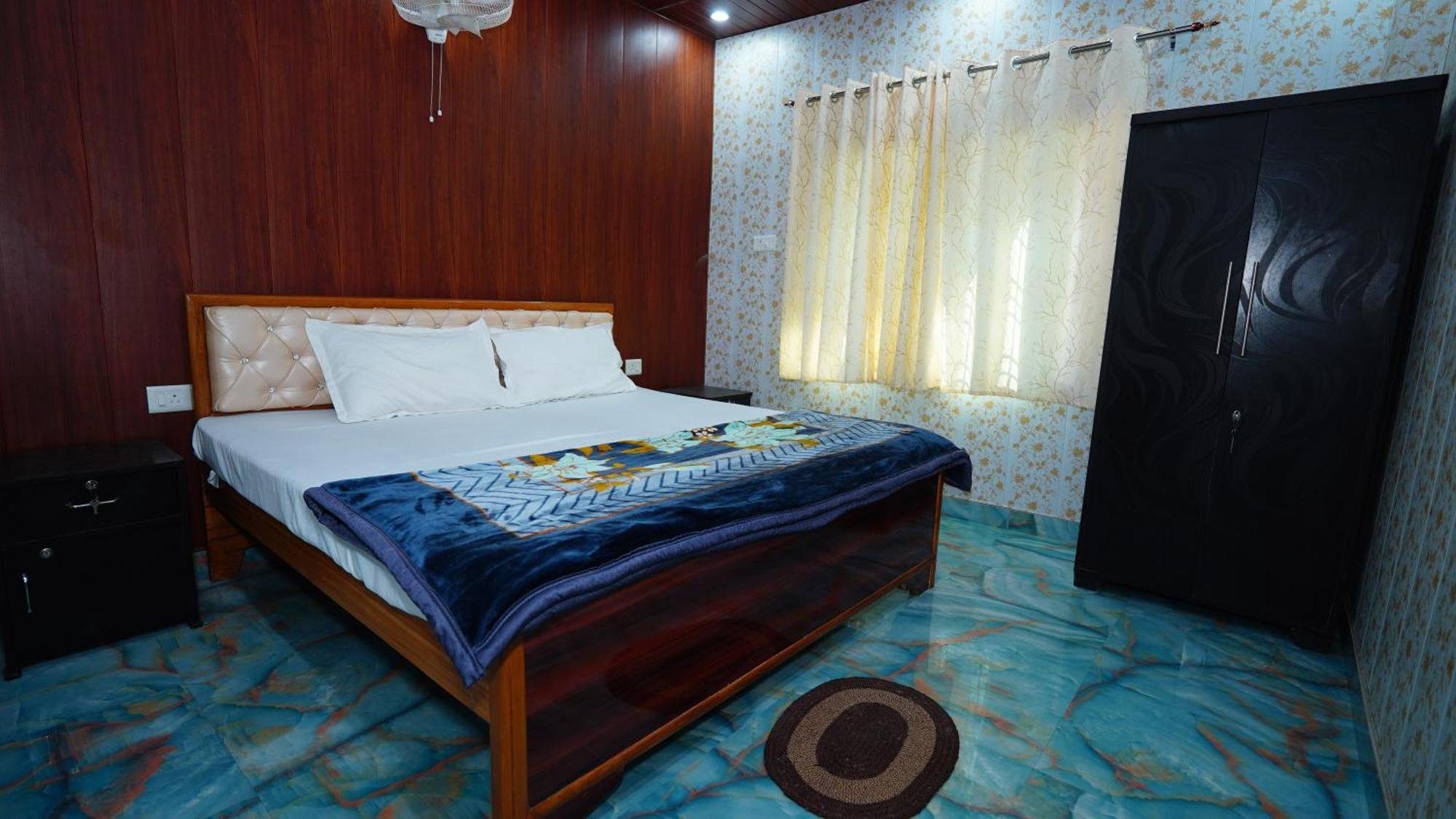 Khubbu's Guest house Varanasi